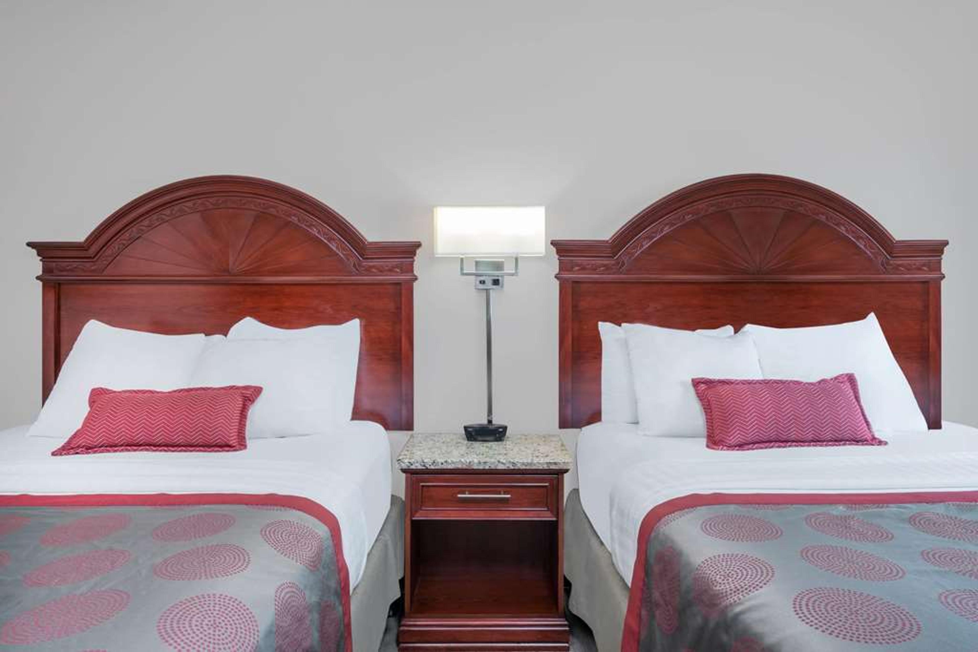 RAMADA BY WYNDHAM MINNEAPOLIS GOLDE