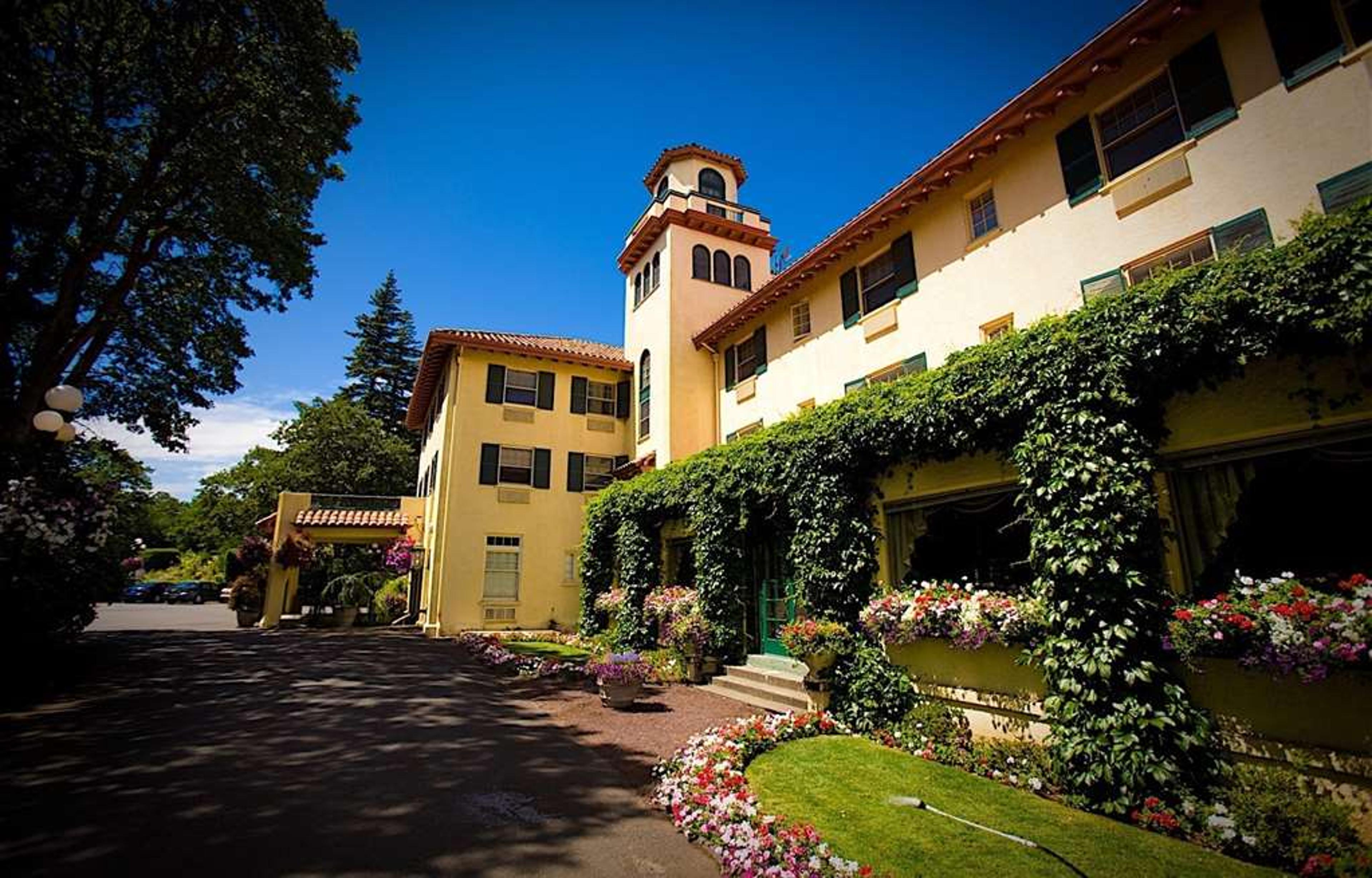 COLUMBIA GORGE HOTEL