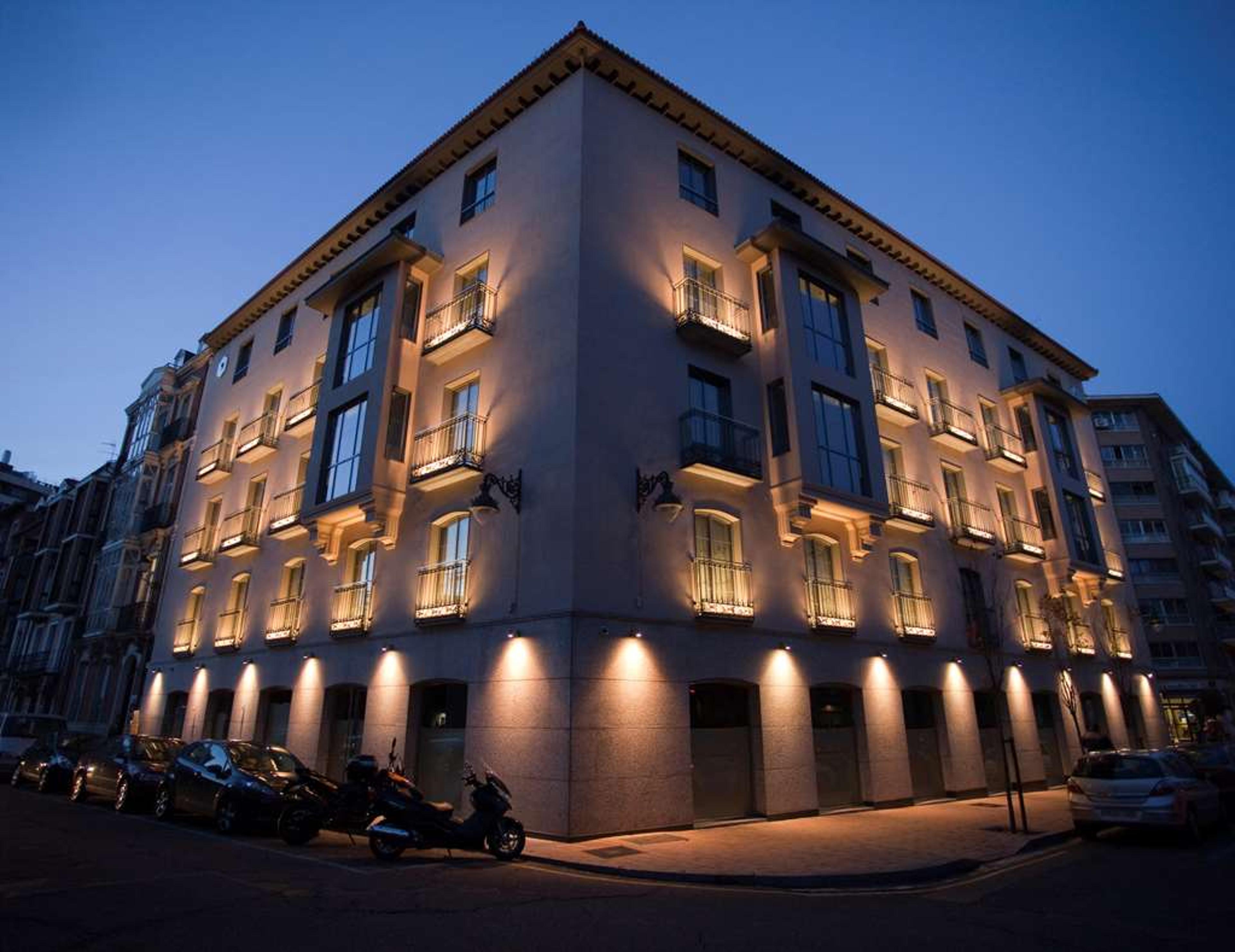 NEXUS VALLADOLID SUITES AND HOTEL