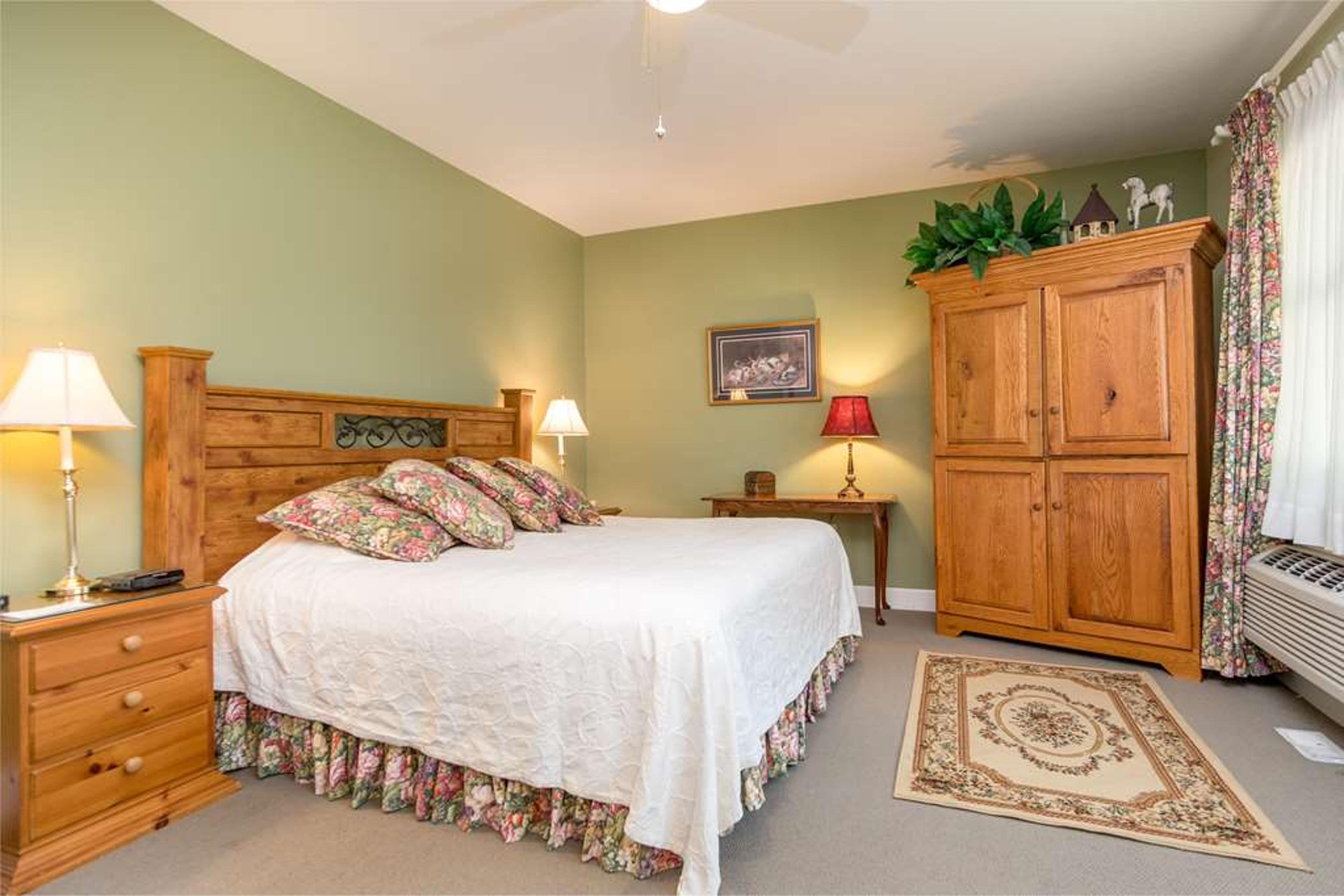 HIGHLAND LAKE INN AND RESORT