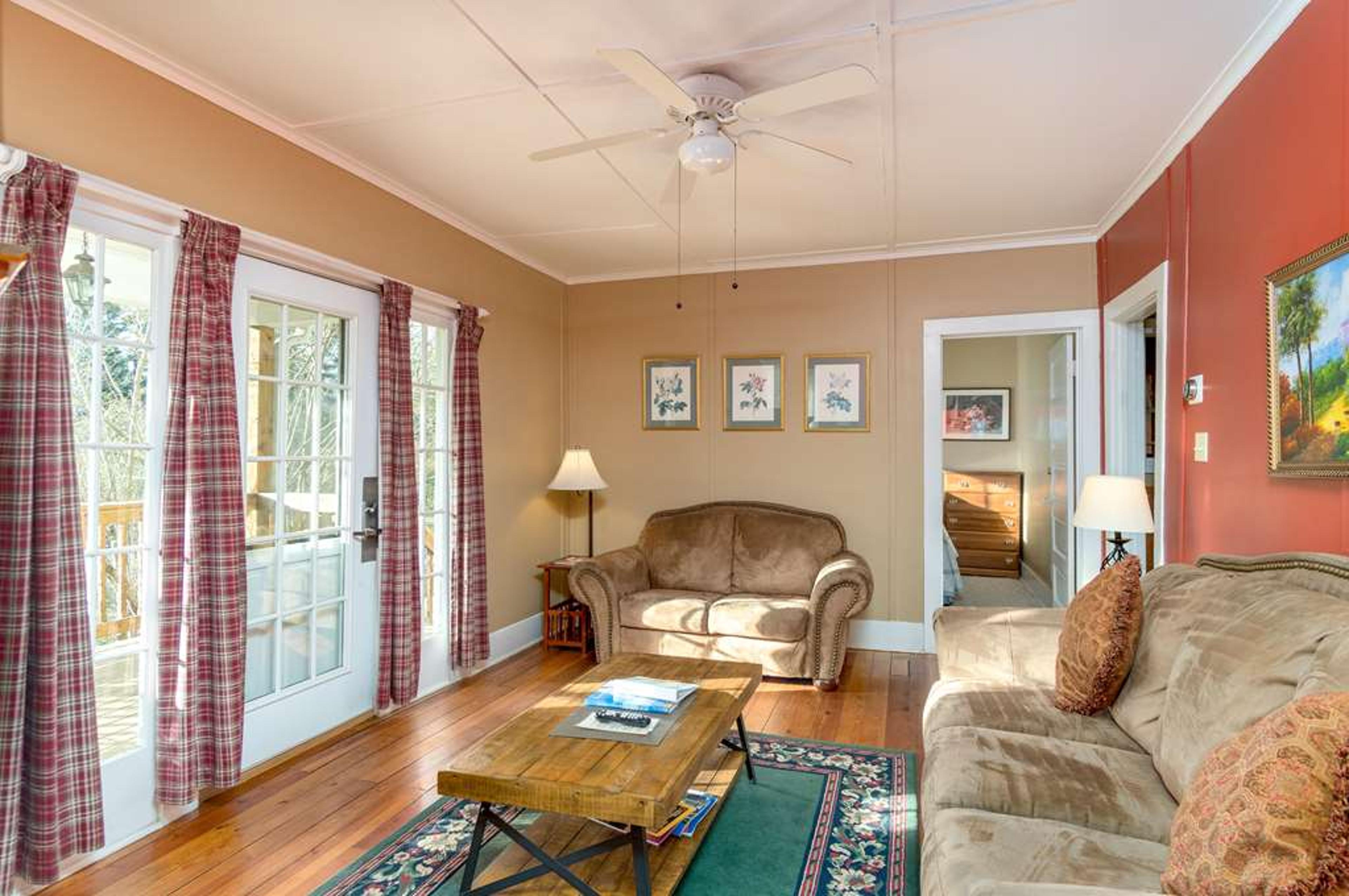 HIGHLAND LAKE INN AND RESORT