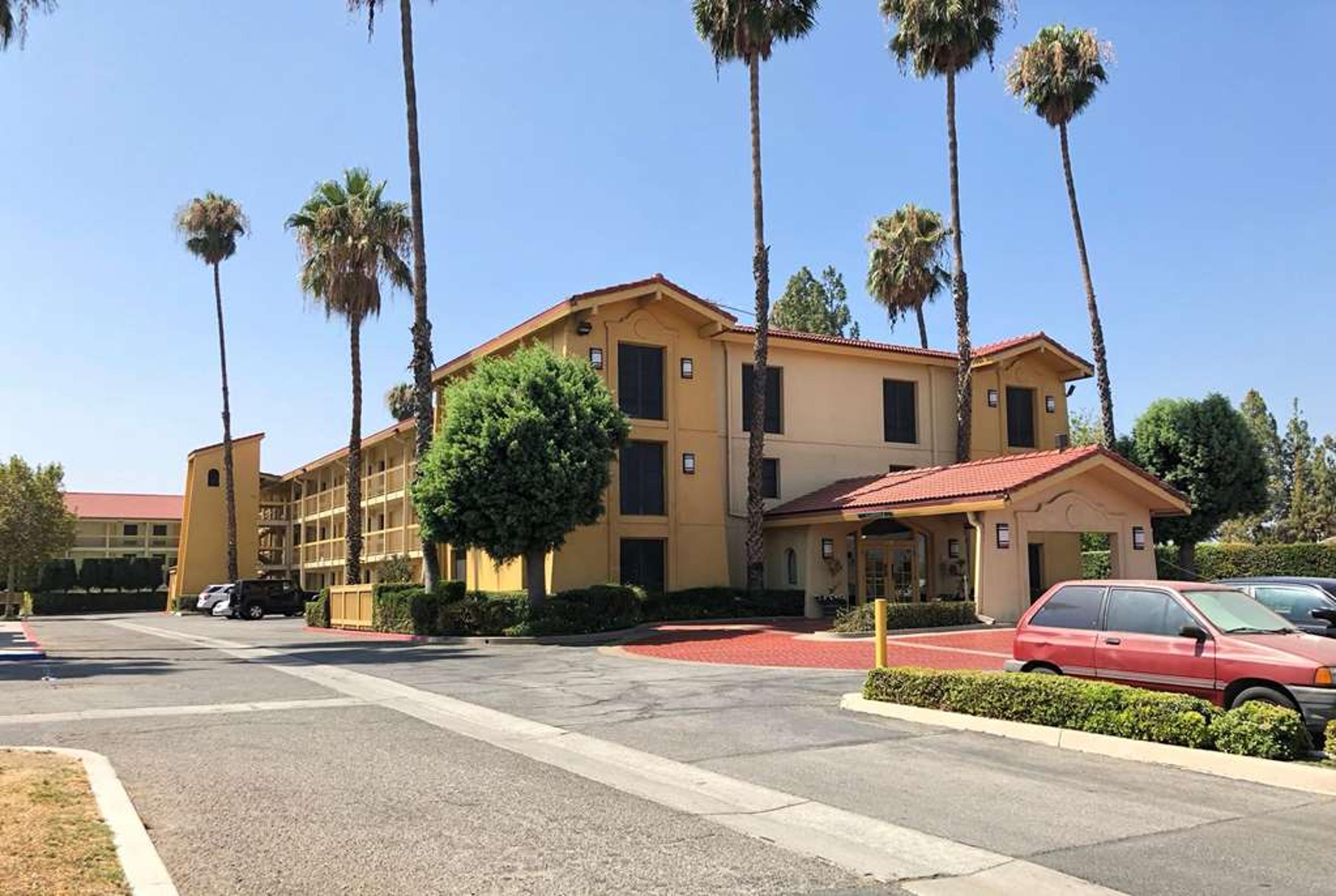 SUPER 8 BY WYNDHAM SAN BERNARDINO
