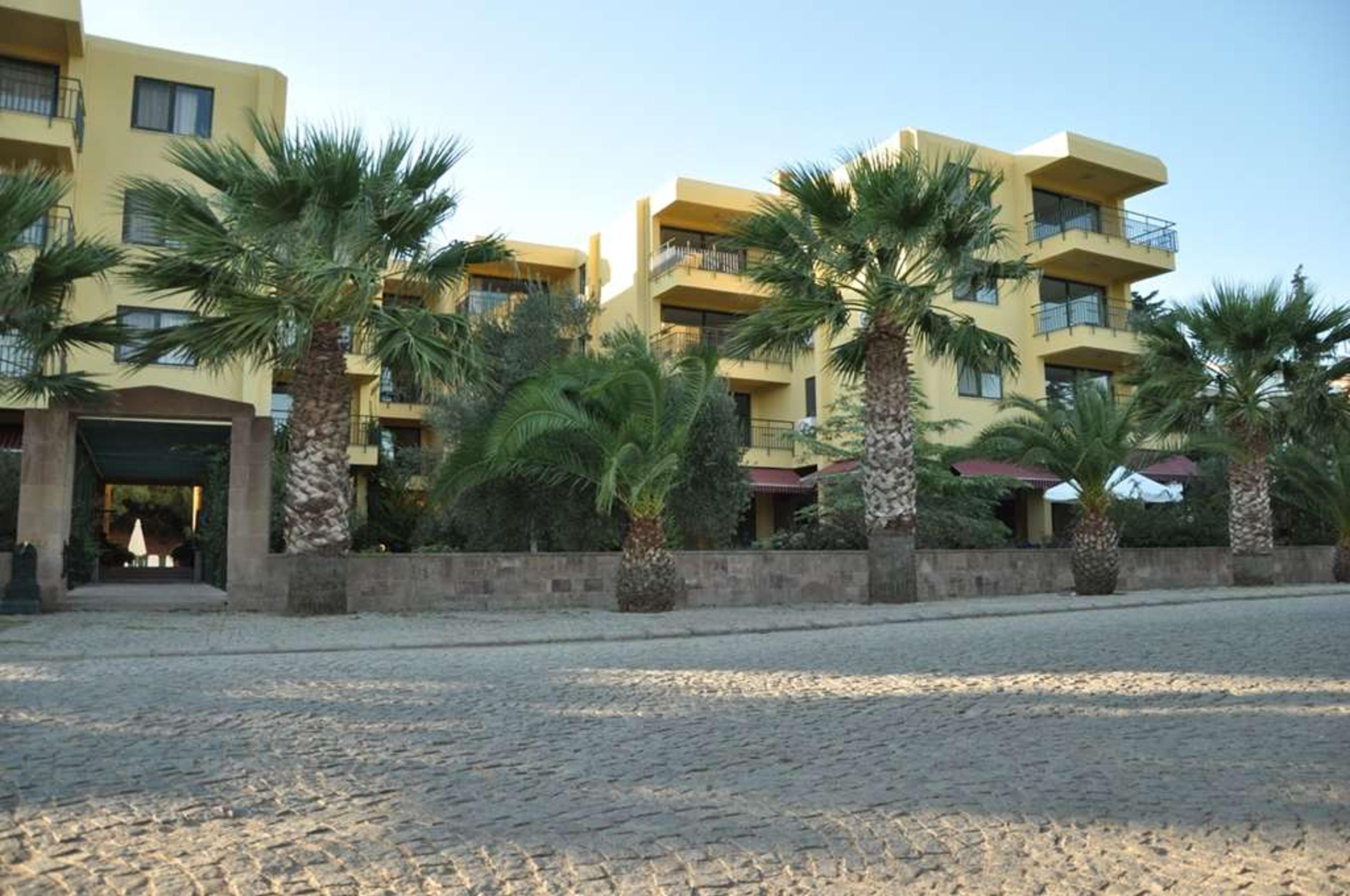 PALM COURT SUITES
