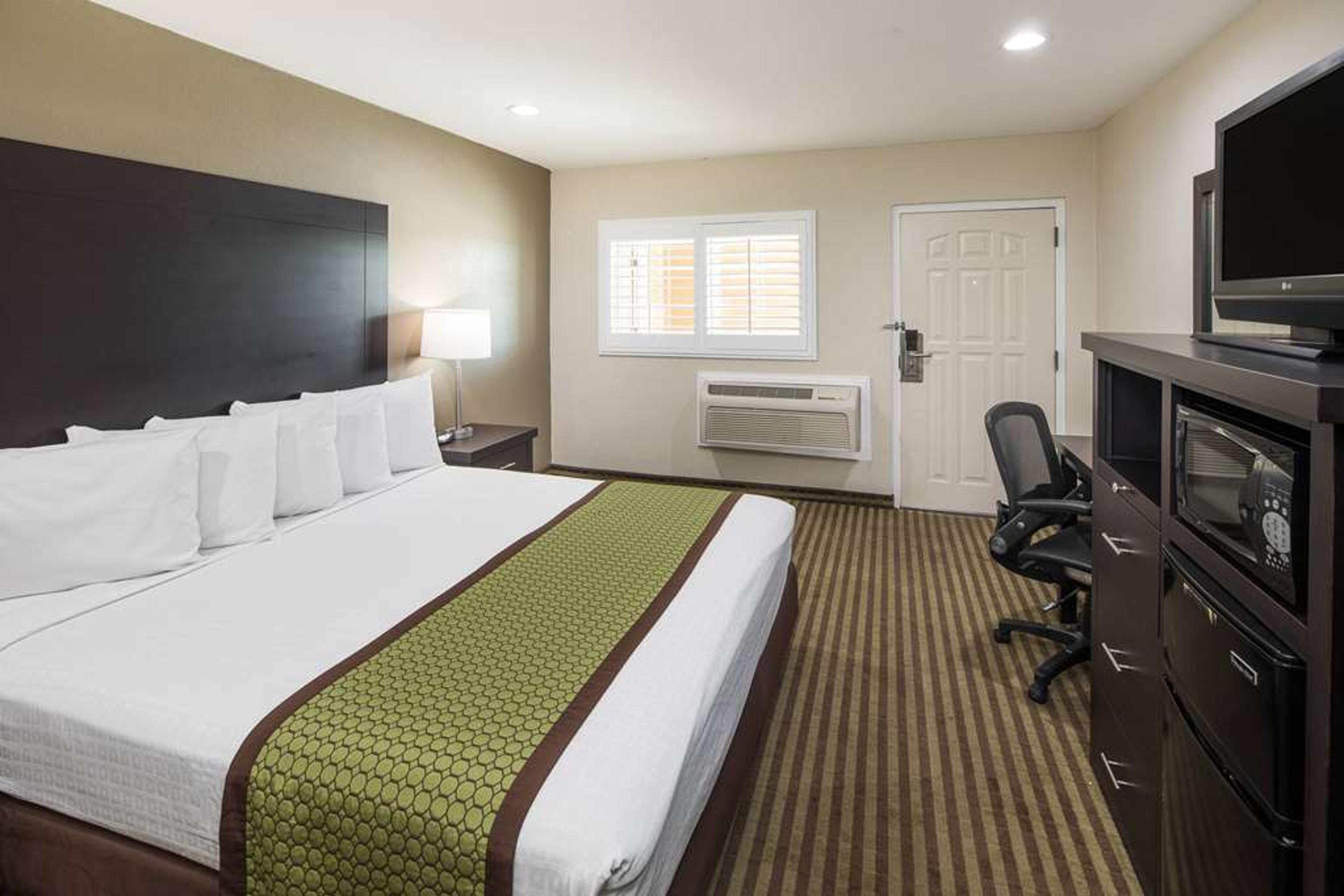 DAYS INN BY WYNDHAM, EL CENTRO
