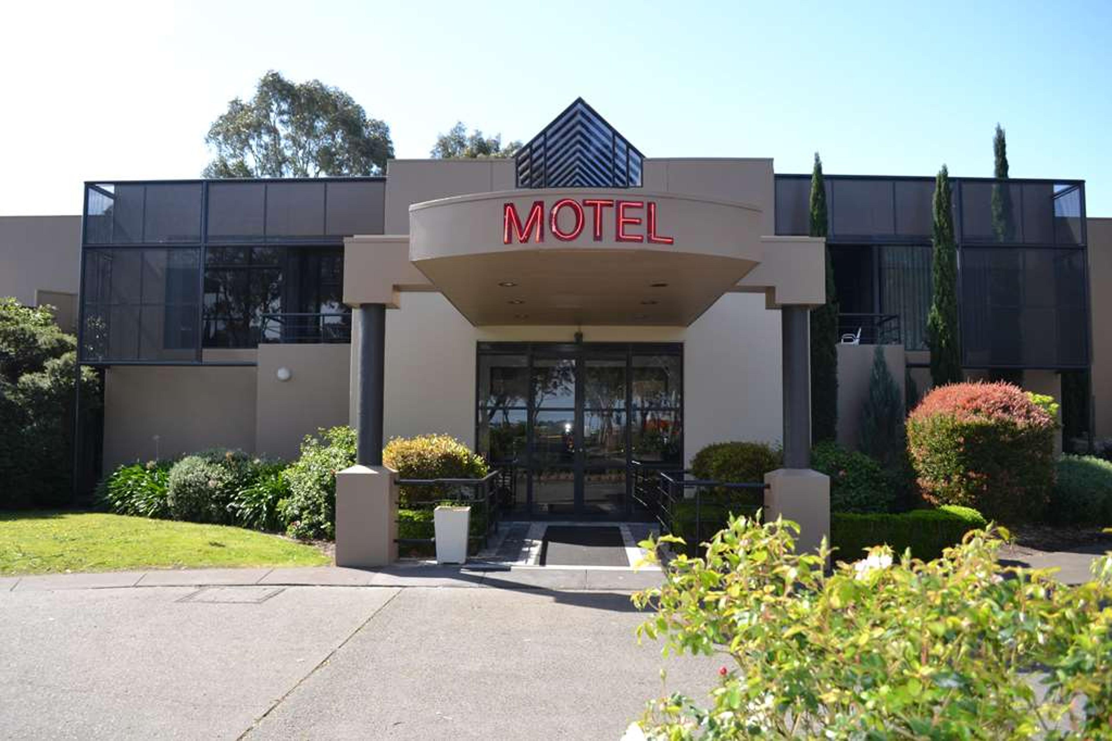THE DINGLEY HOTEL