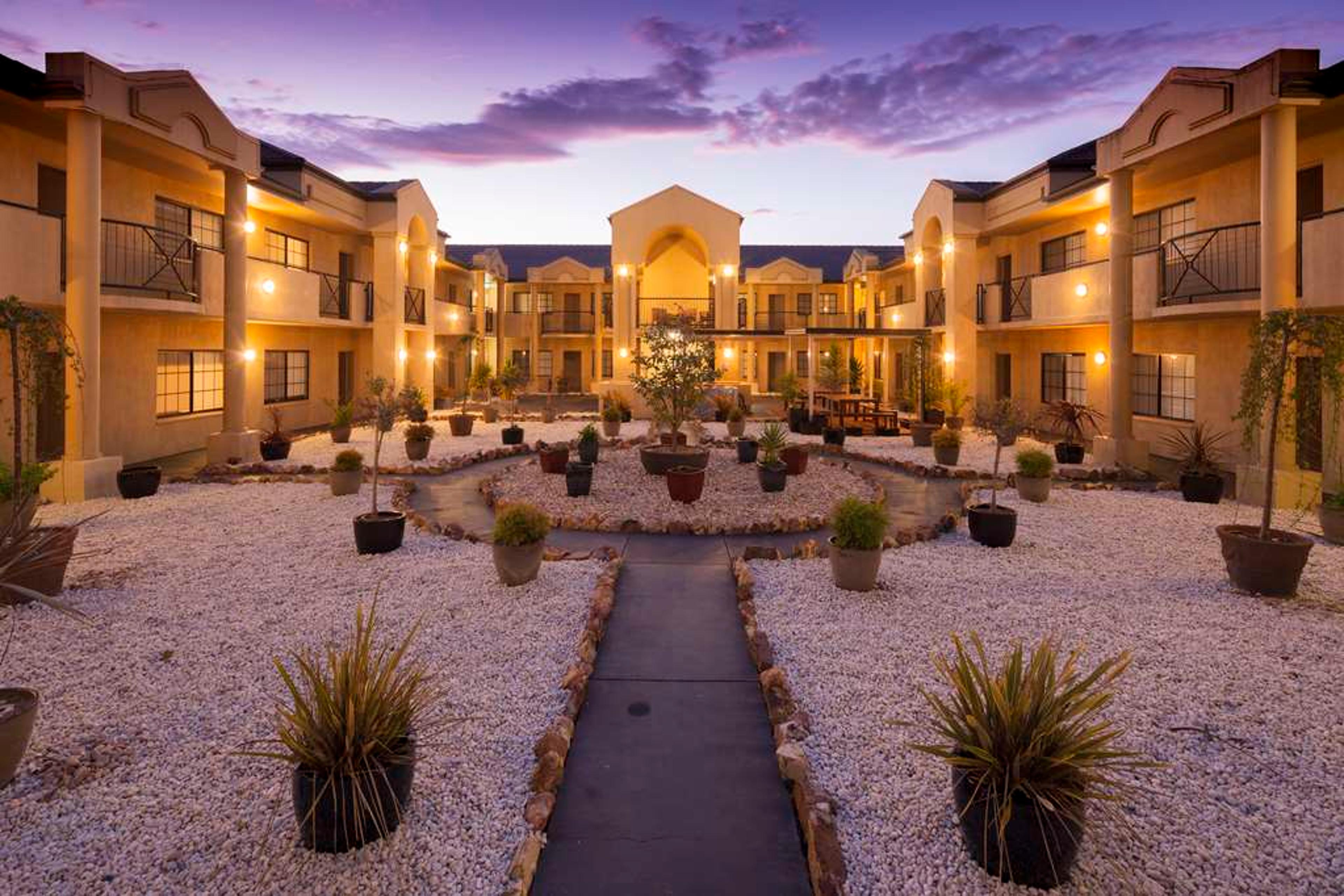 PARKLANDS CENTRAL APARTMENT HOTEL