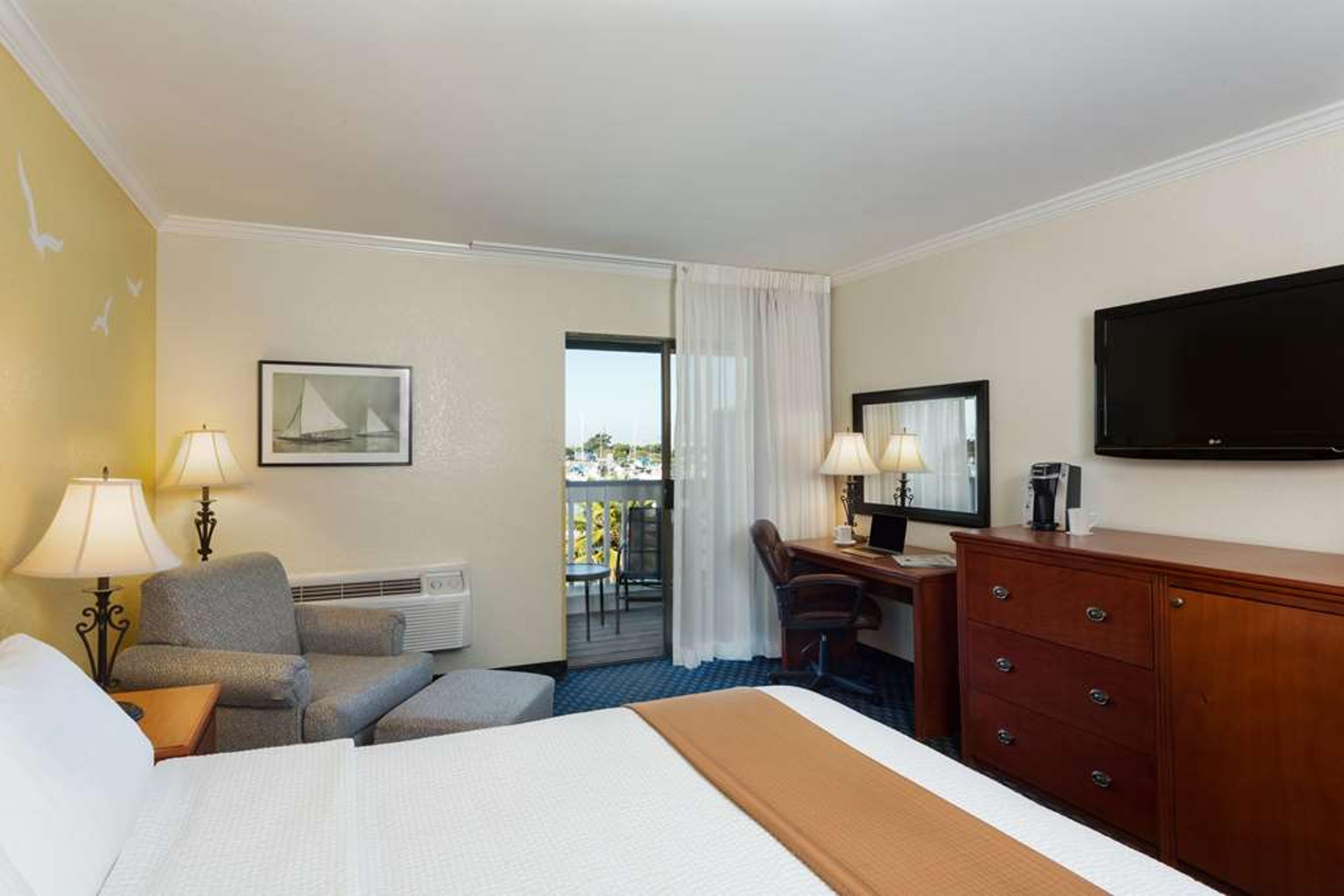 THE MARINA INN ON SAN FRANCISCO BAY