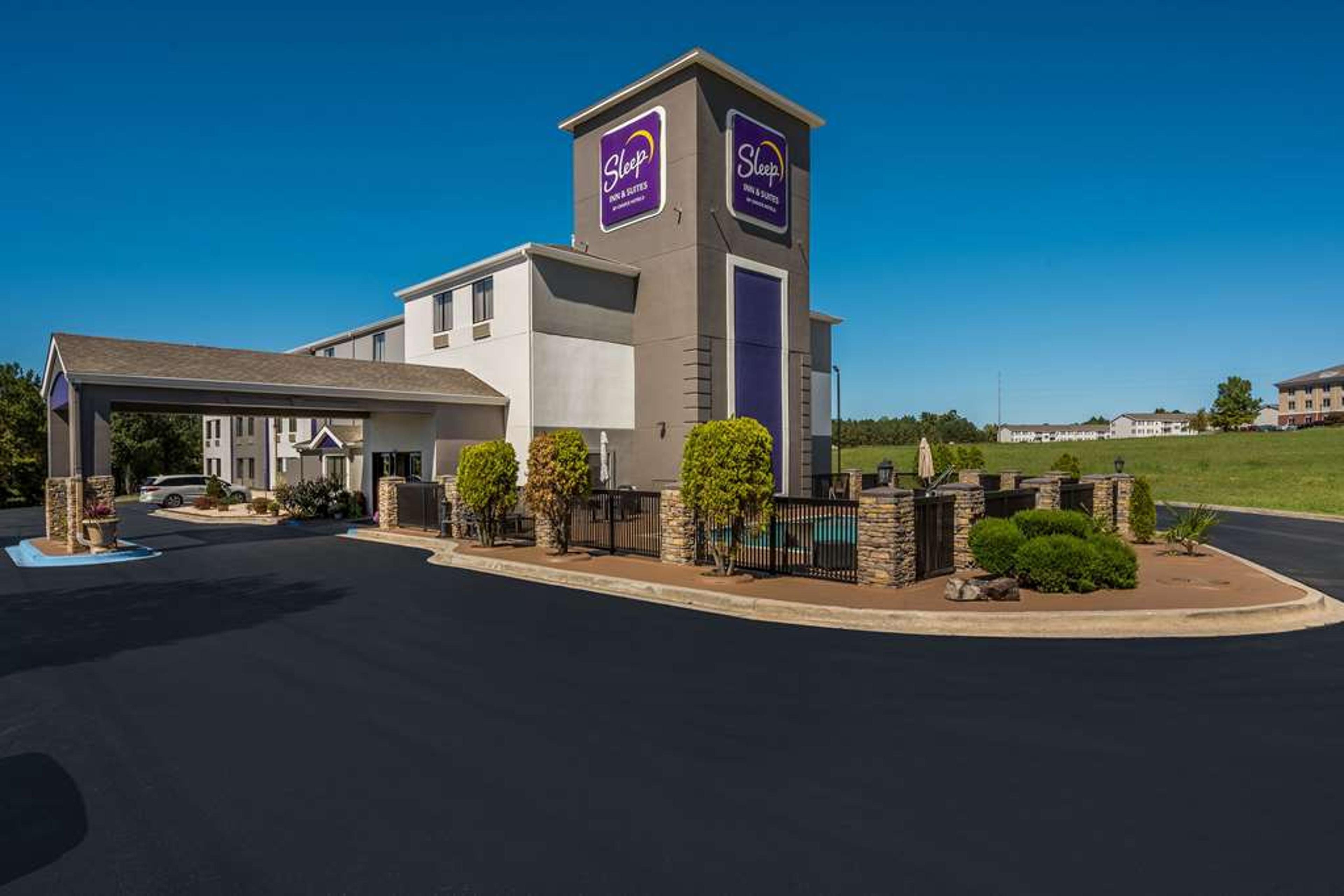SLEEP INN AND SUITES CULLMAN I-65 E
