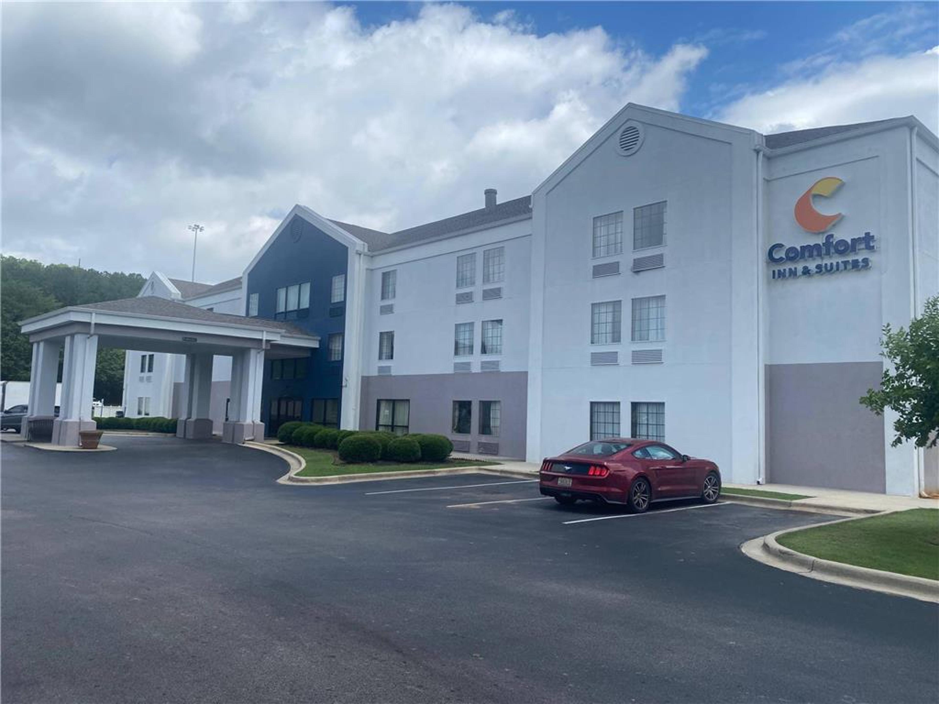 COMFORT INN AND SUITES TRUSSVILLE