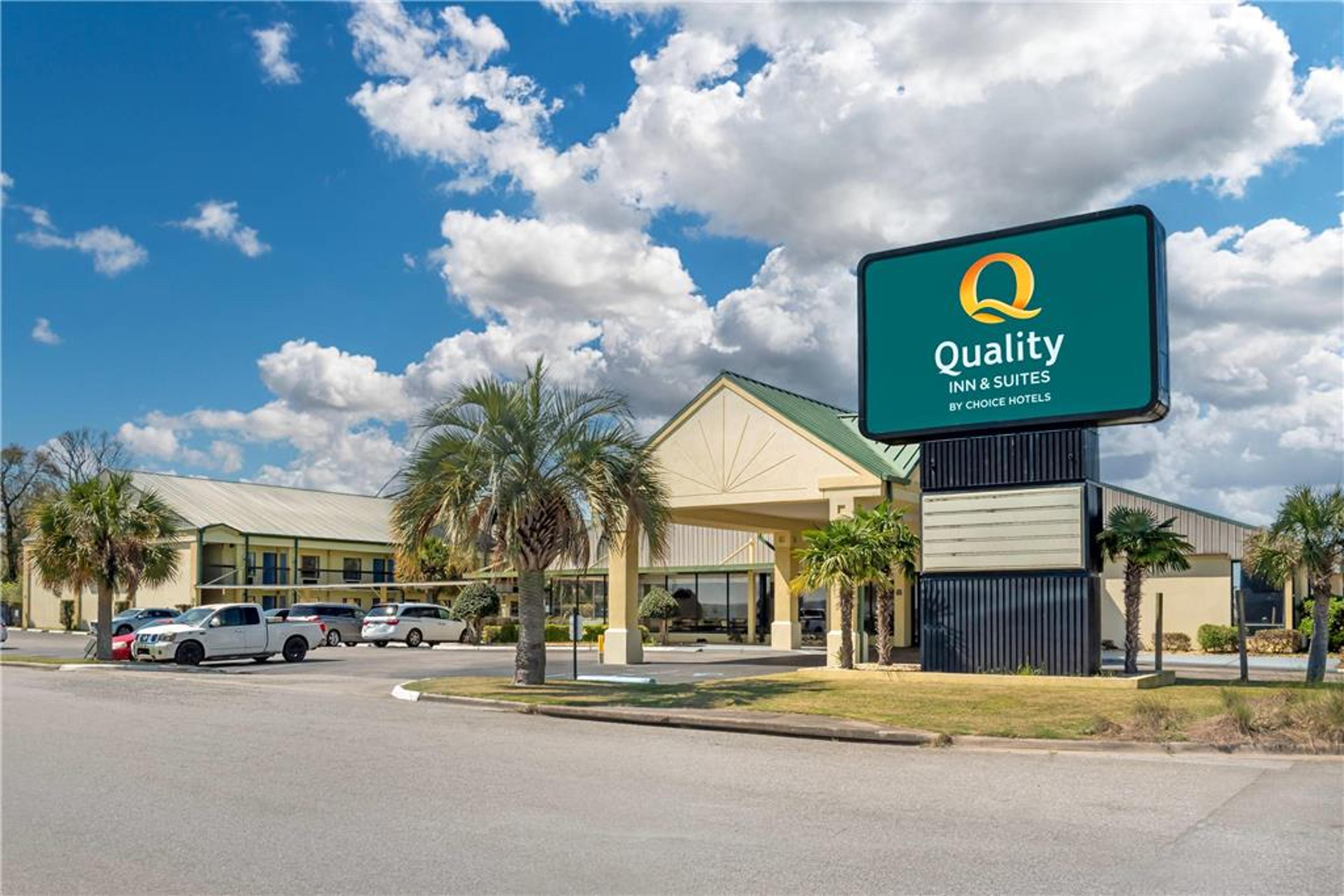 Quality Inn & Suites near Lake Eufaula