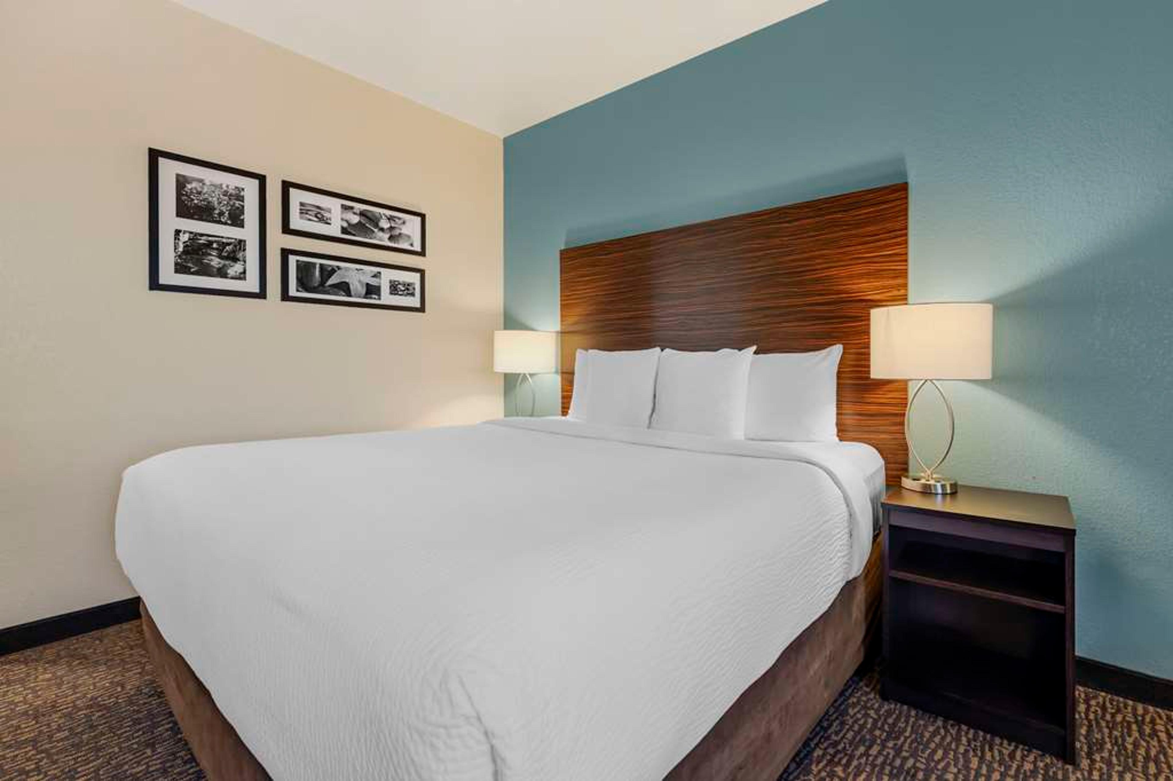 SLEEP INN AND SUITES HUNTSVILLE NEA