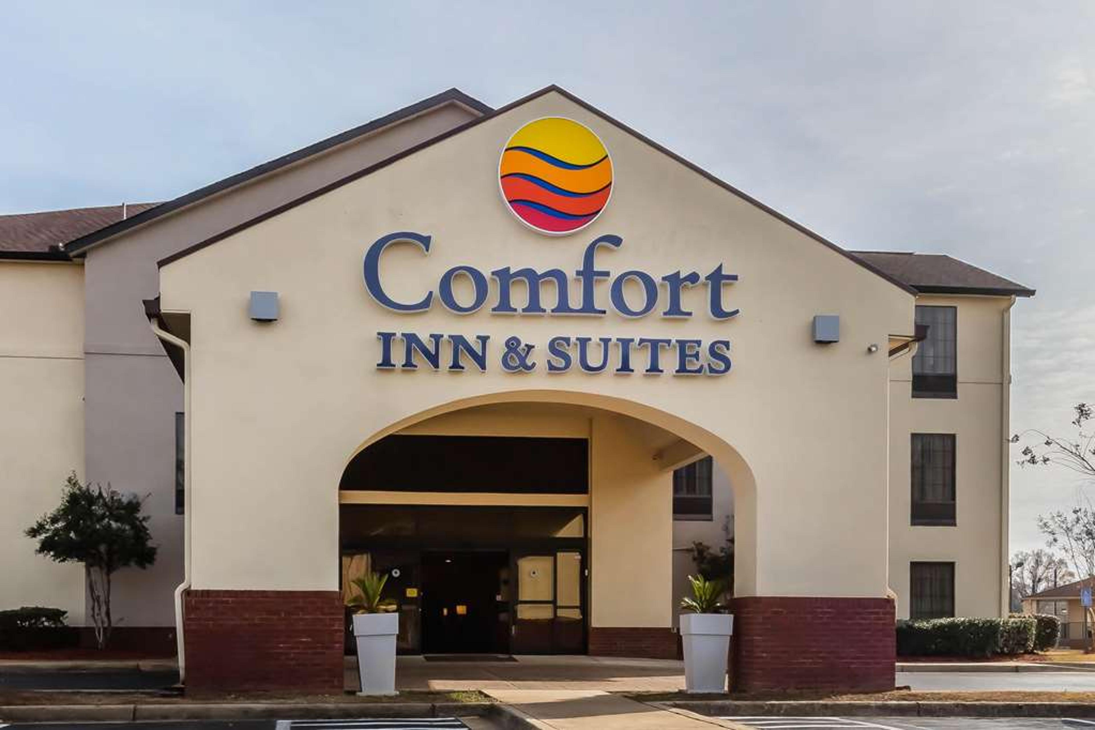 COMFORT INN AND SUITES