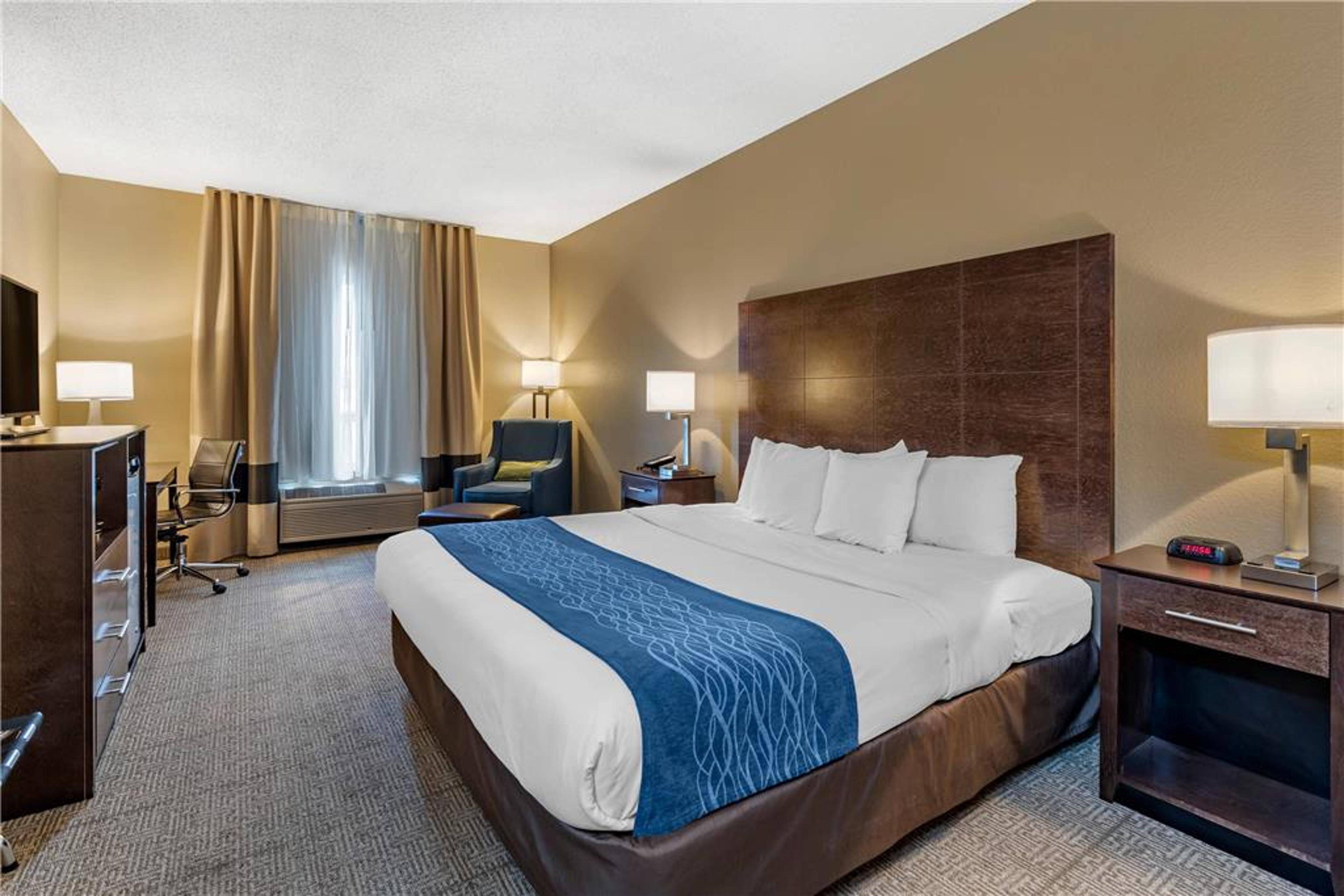 COMFORT INN AND SUITES BRYANT-BENTO