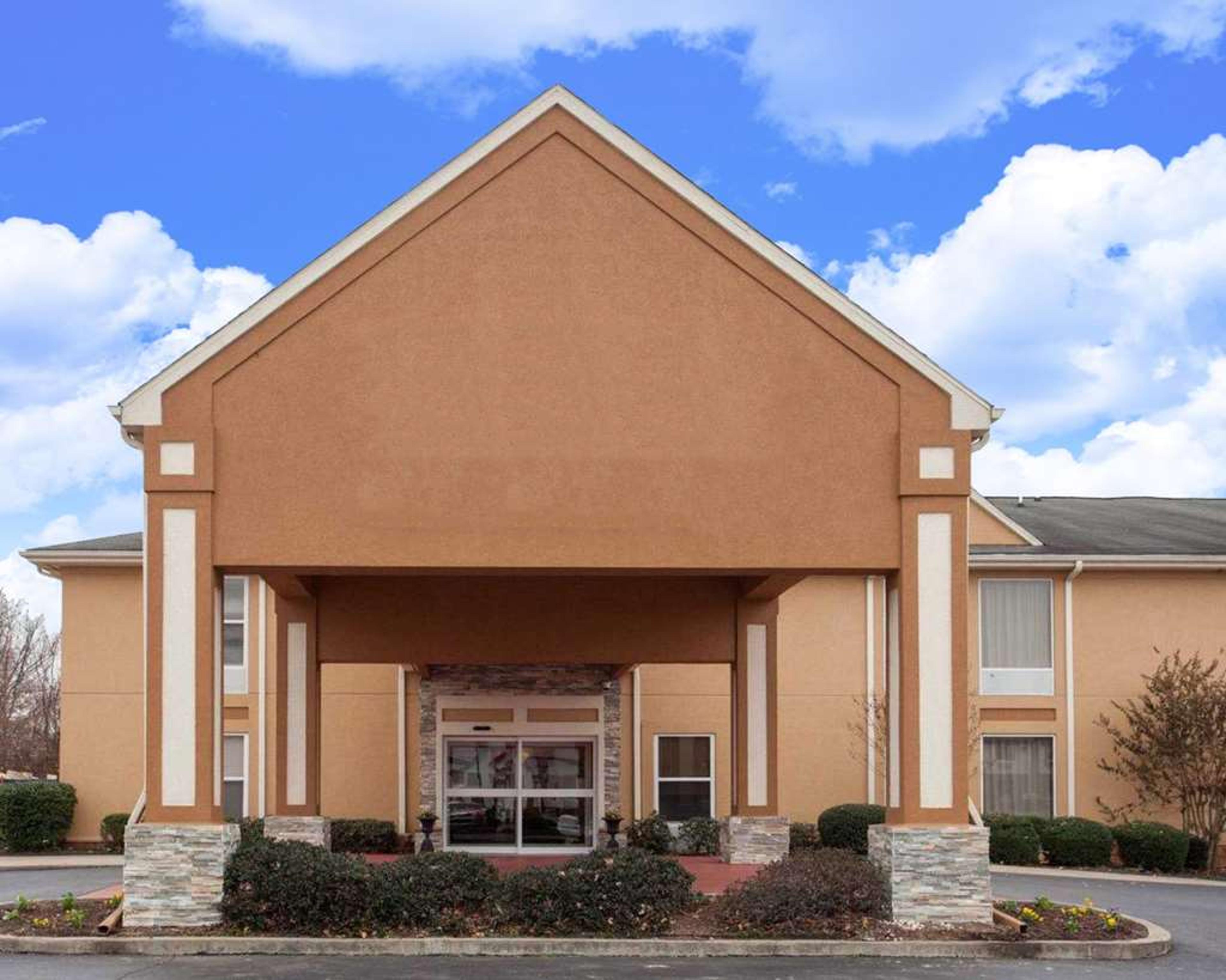 QUALITY INN AND SUITES I-40 EAST