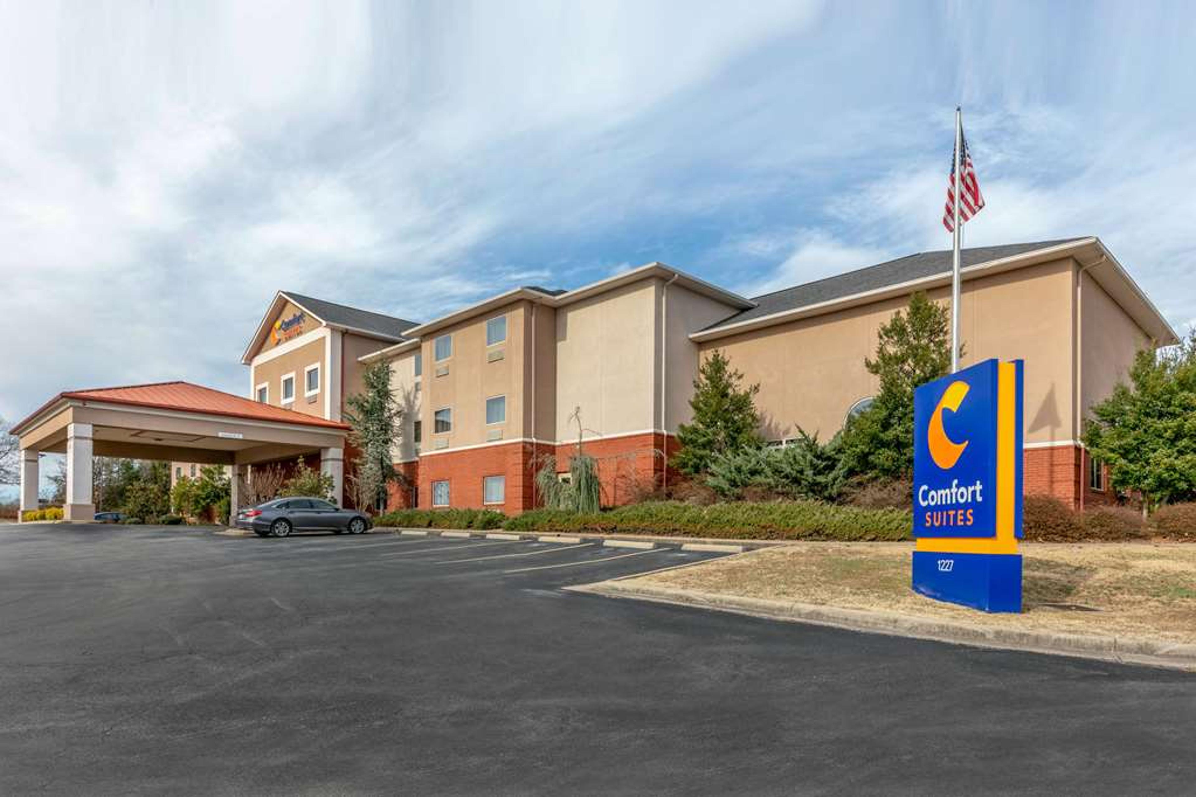 COMFORT SUITES