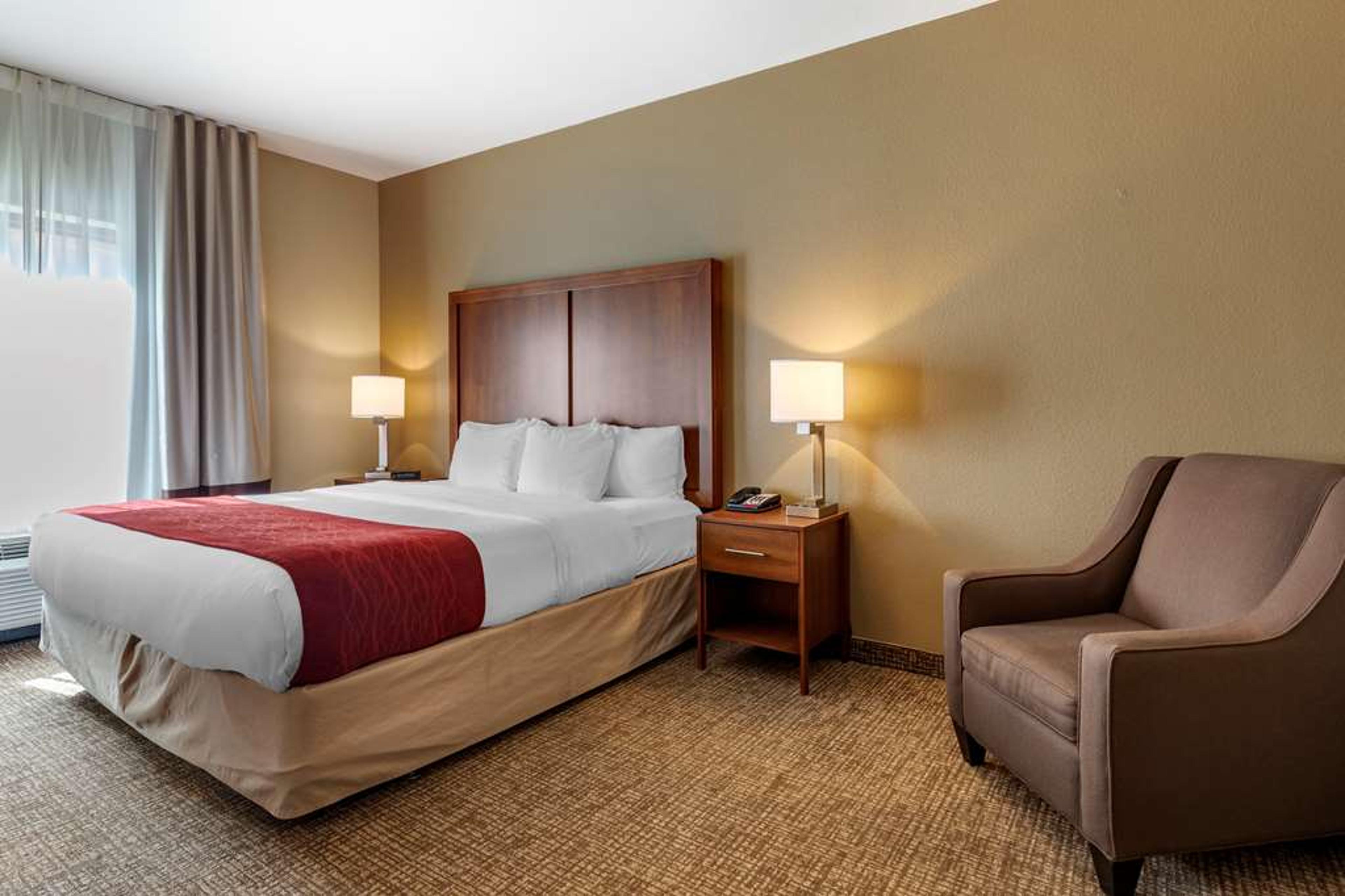 COMFORT INN AND SUITES