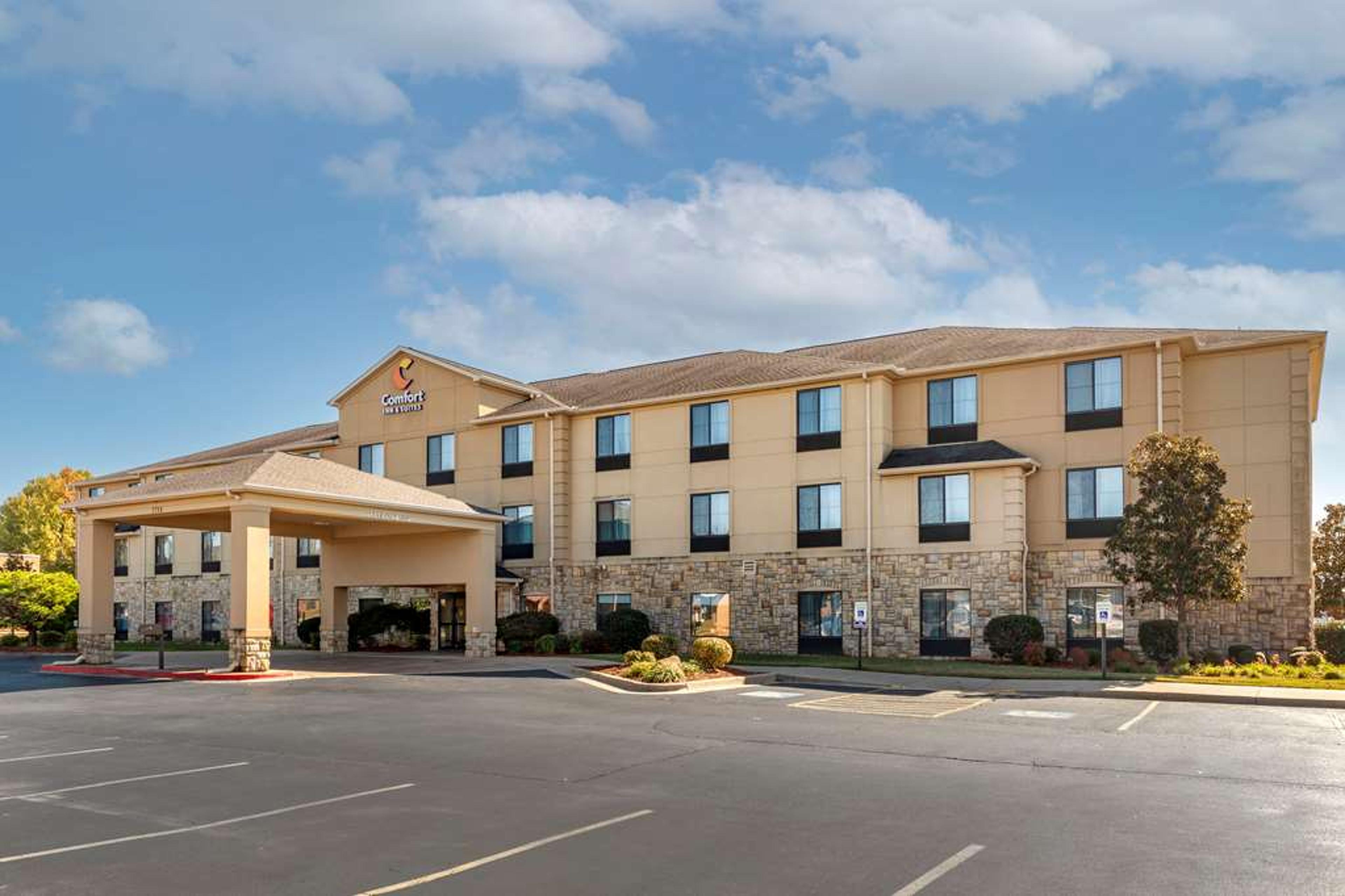 COMFORT INN AND SUITES