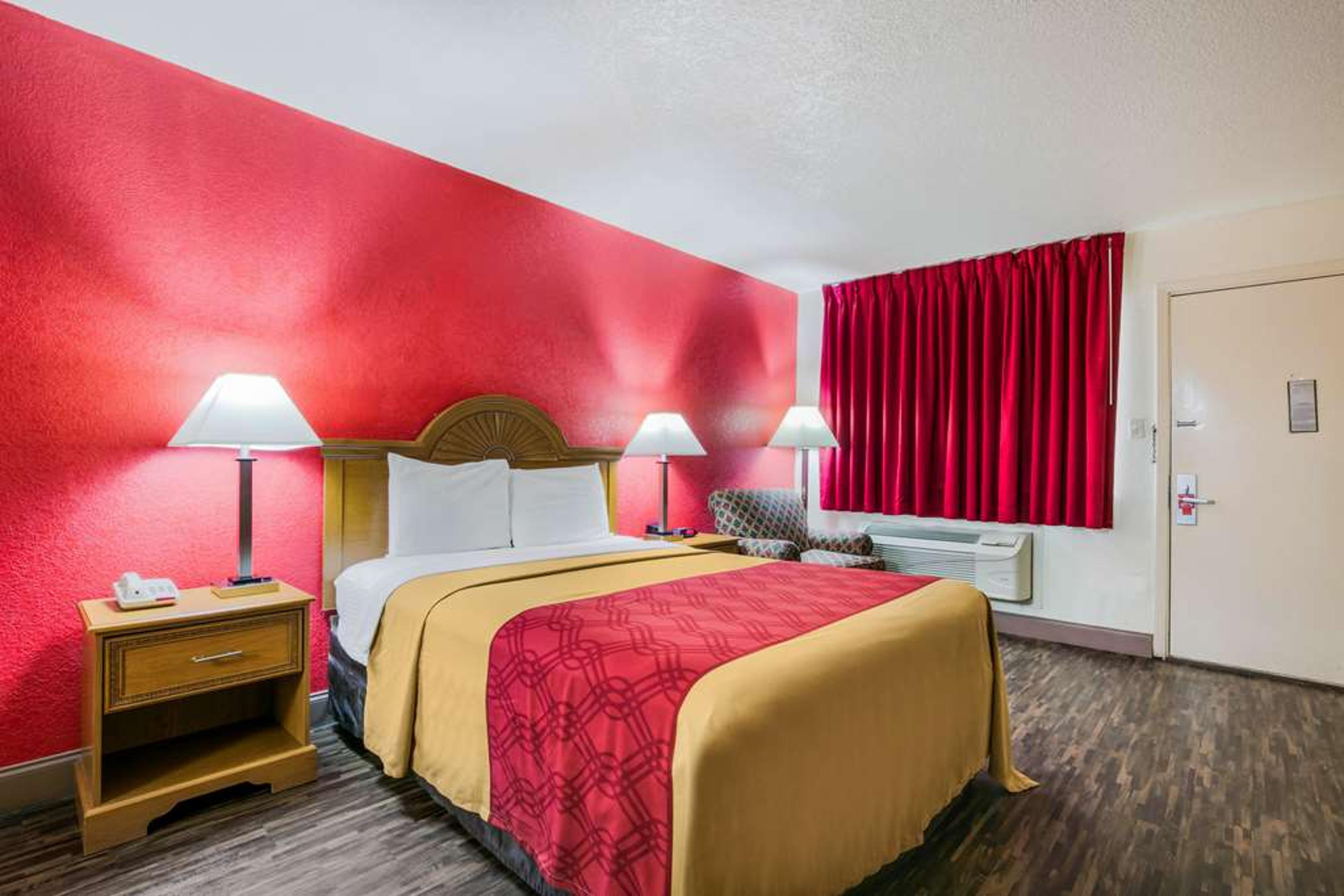 ECONO LODGE AND SUITES BRINKLEY
