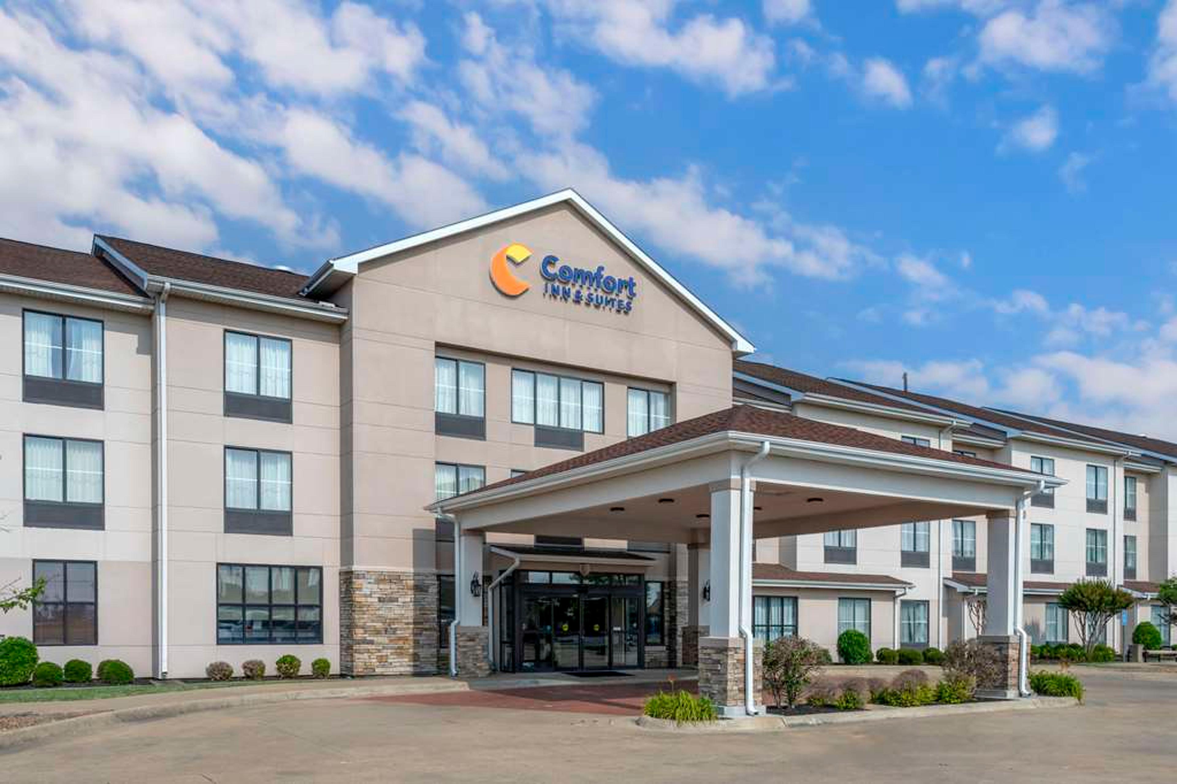 COMFORT INN & SUITES