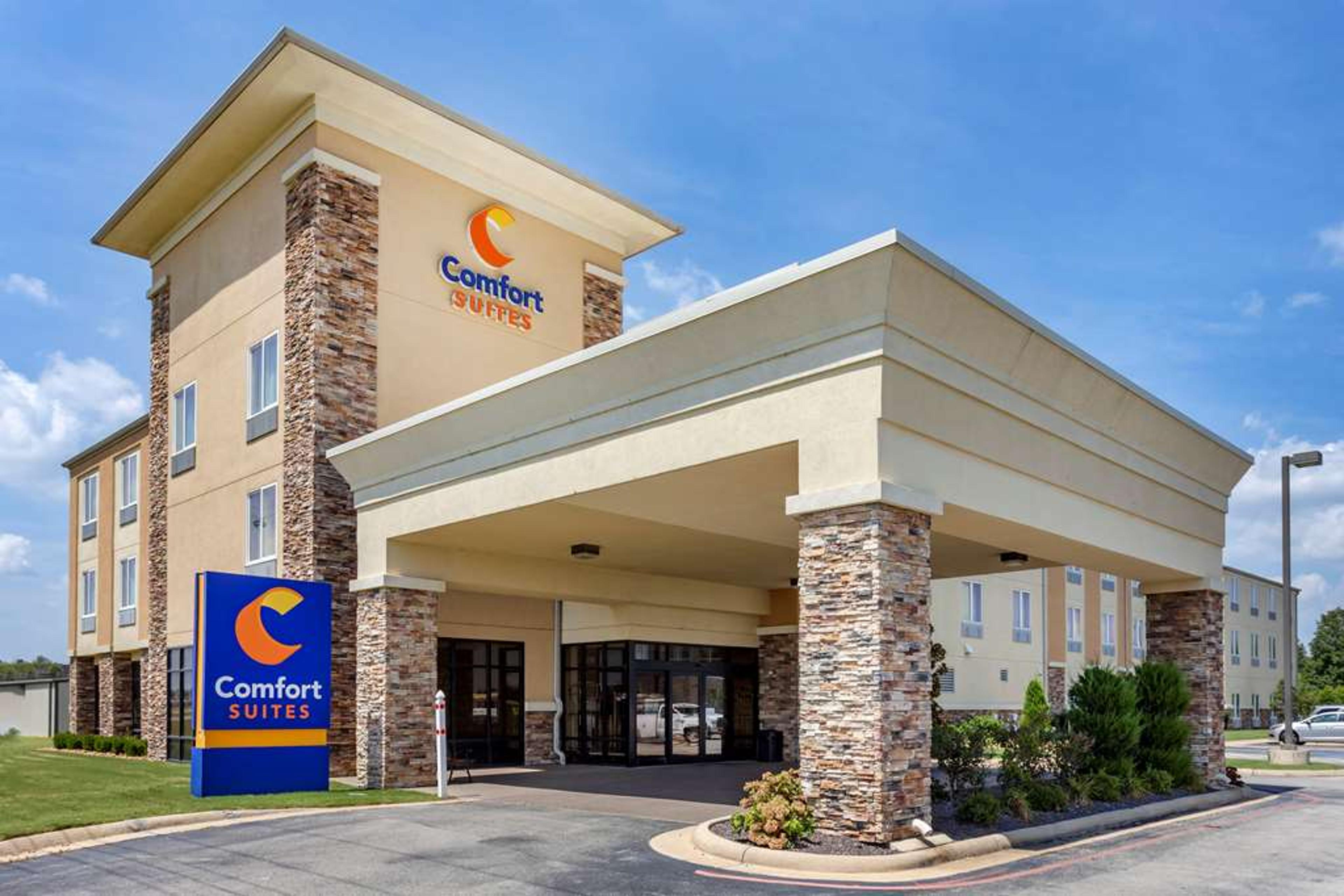COMFORT SUITES JONESBORO UNIVERSITY
