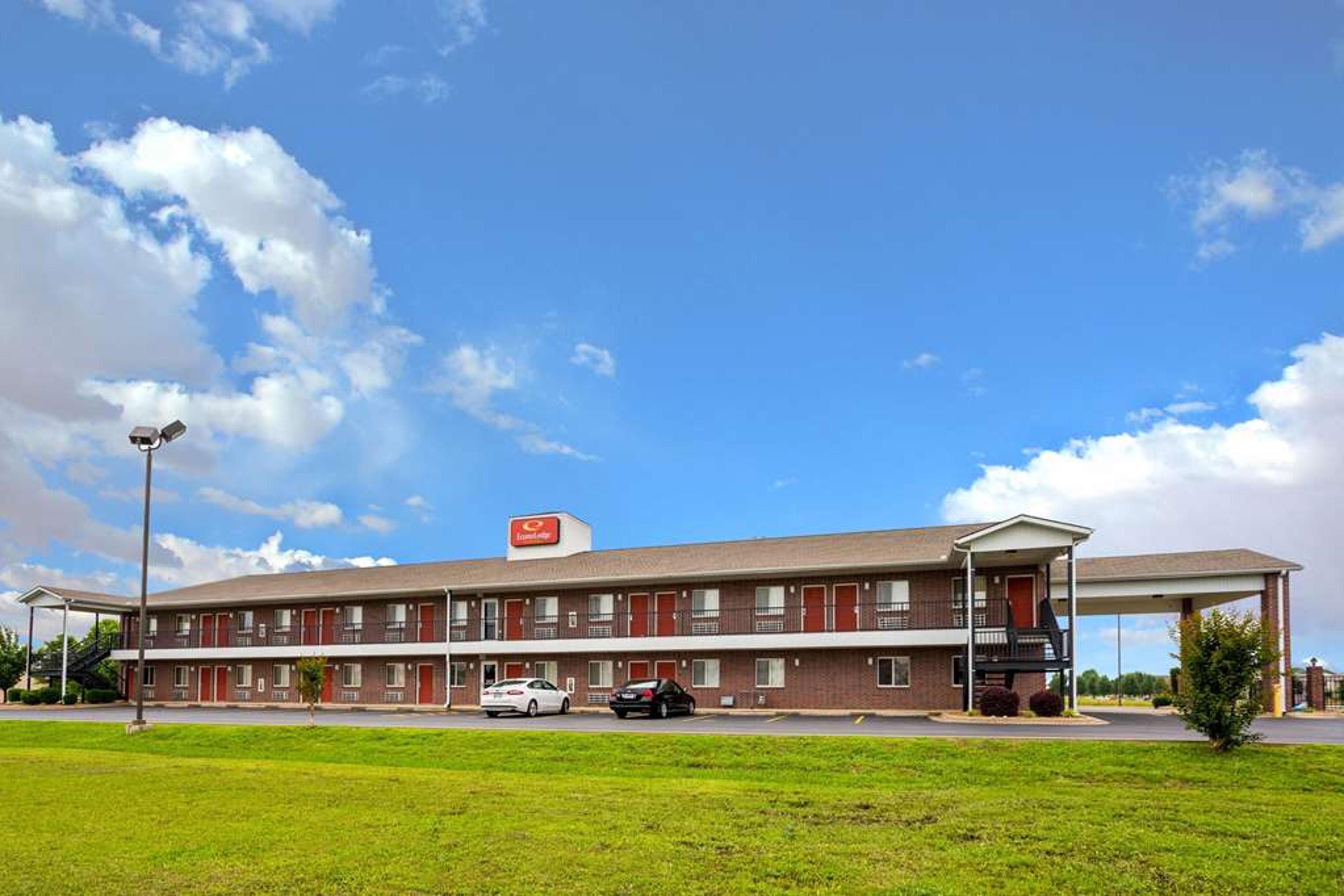 ECONO LODGE INN AND SUITES SEARCY