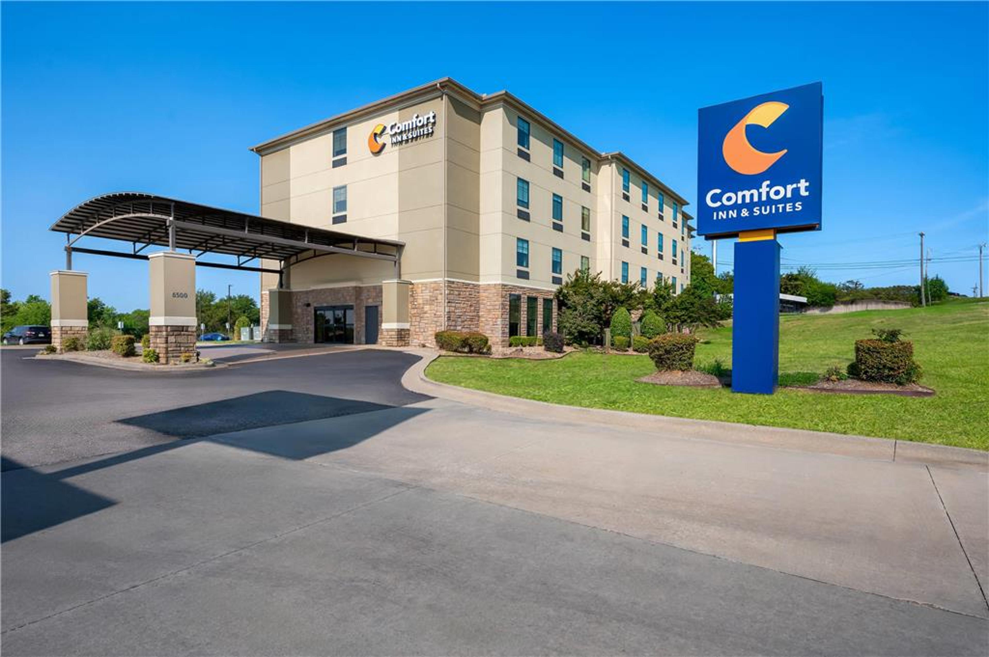COMFORT INN AND SUITES