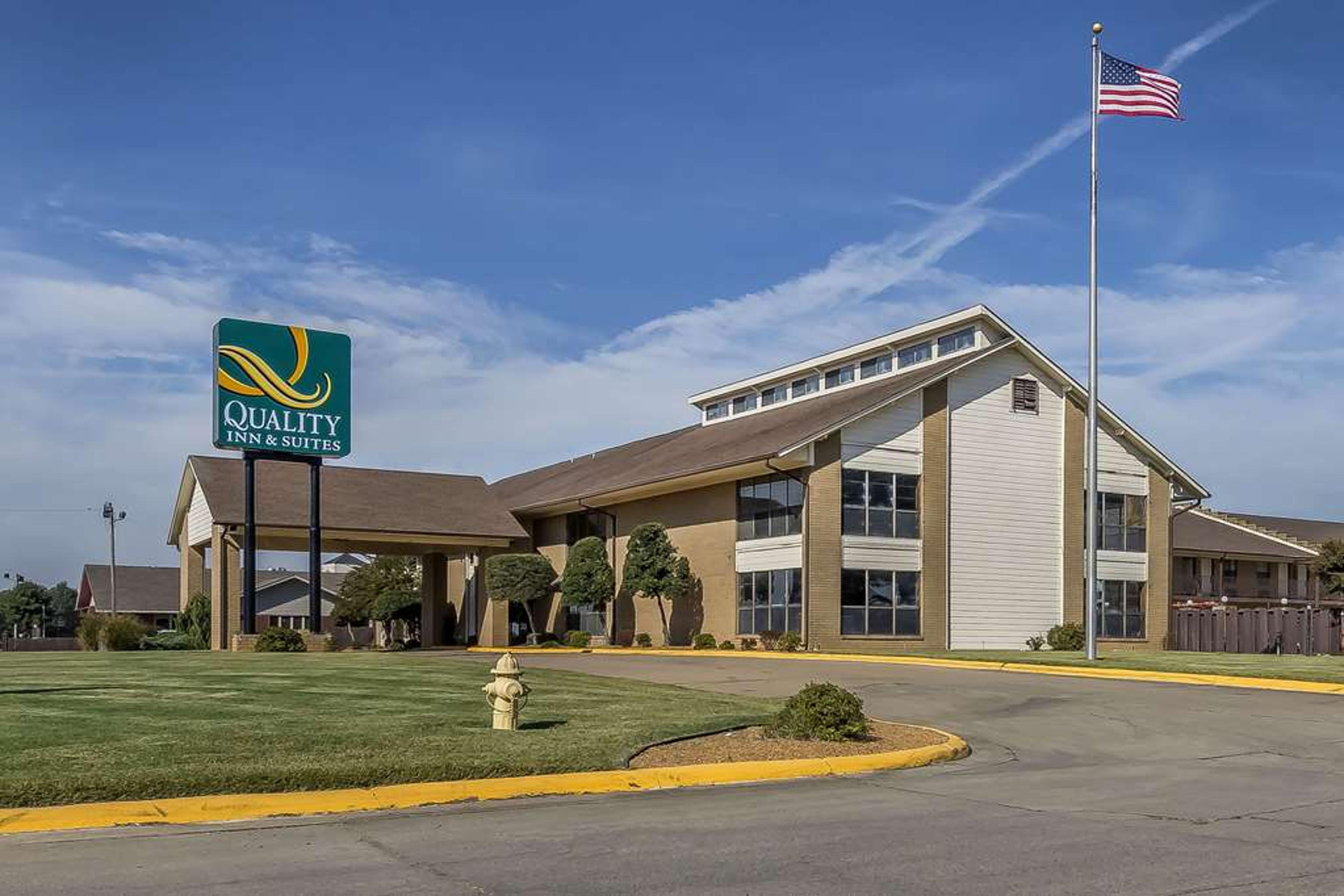QUALITY INN AND SUITES STUTTGA