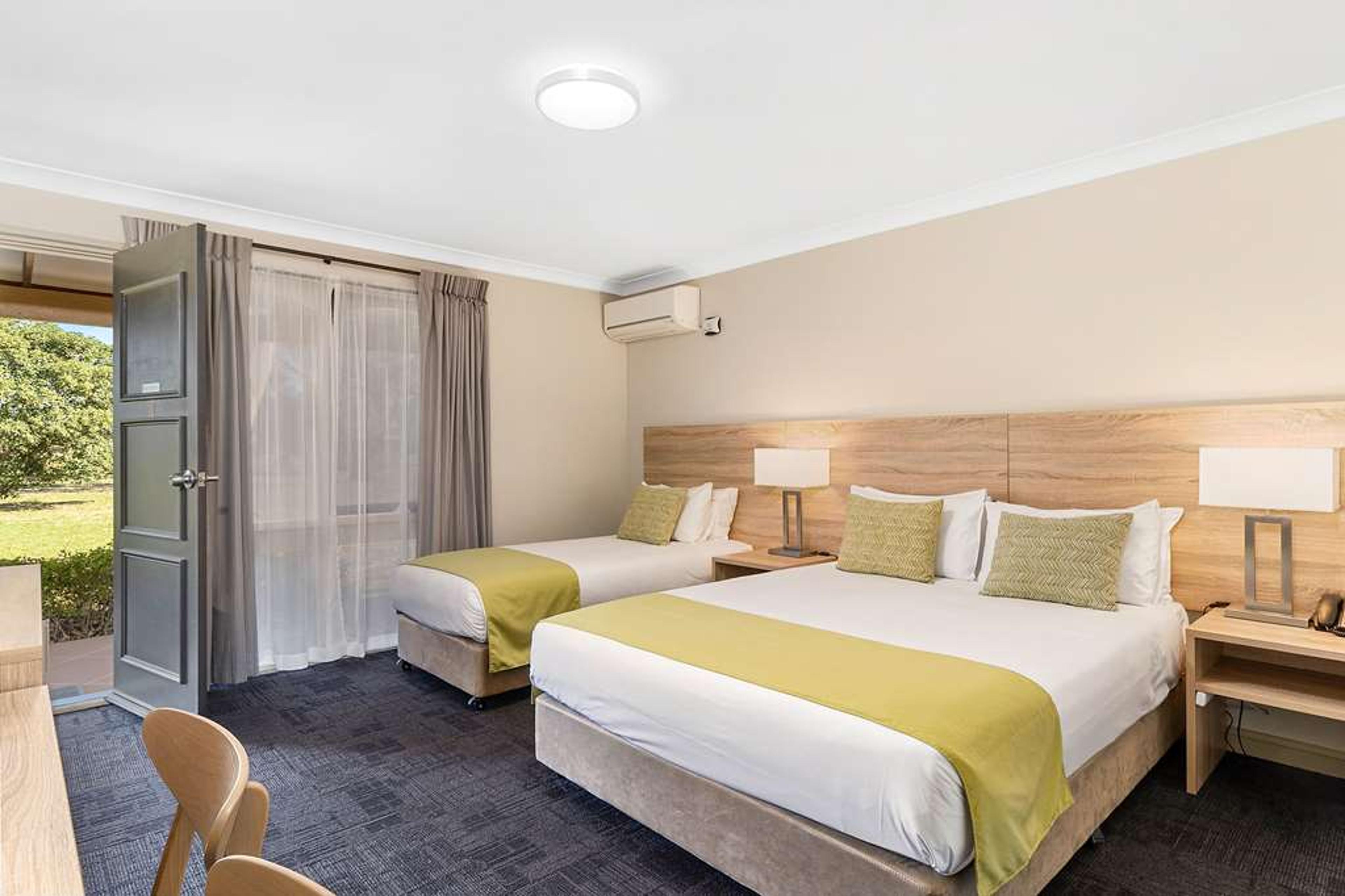 QUALITY INN CARRIAGE HOUSE
