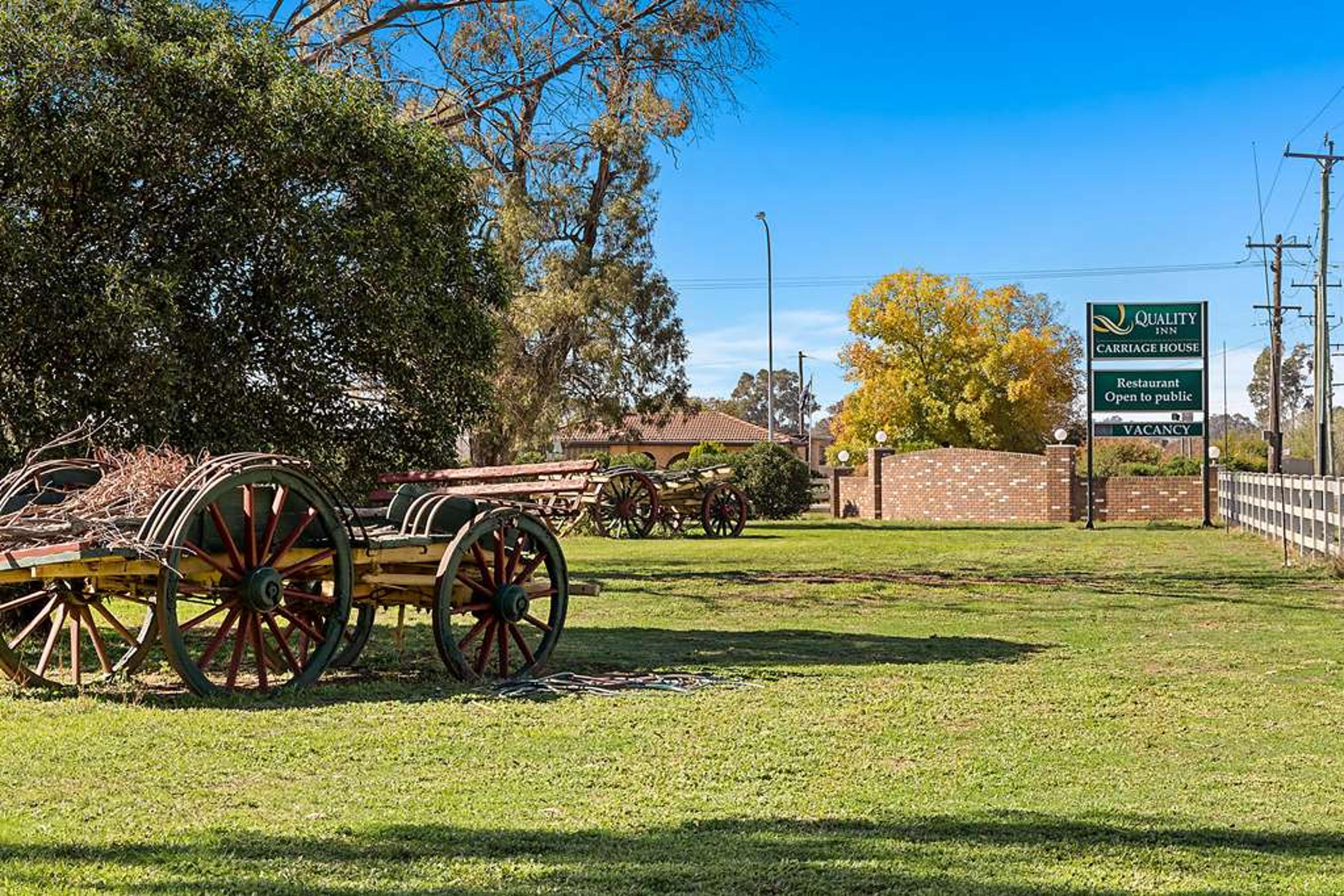 QUALITY INN CARRIAGE HOUSE