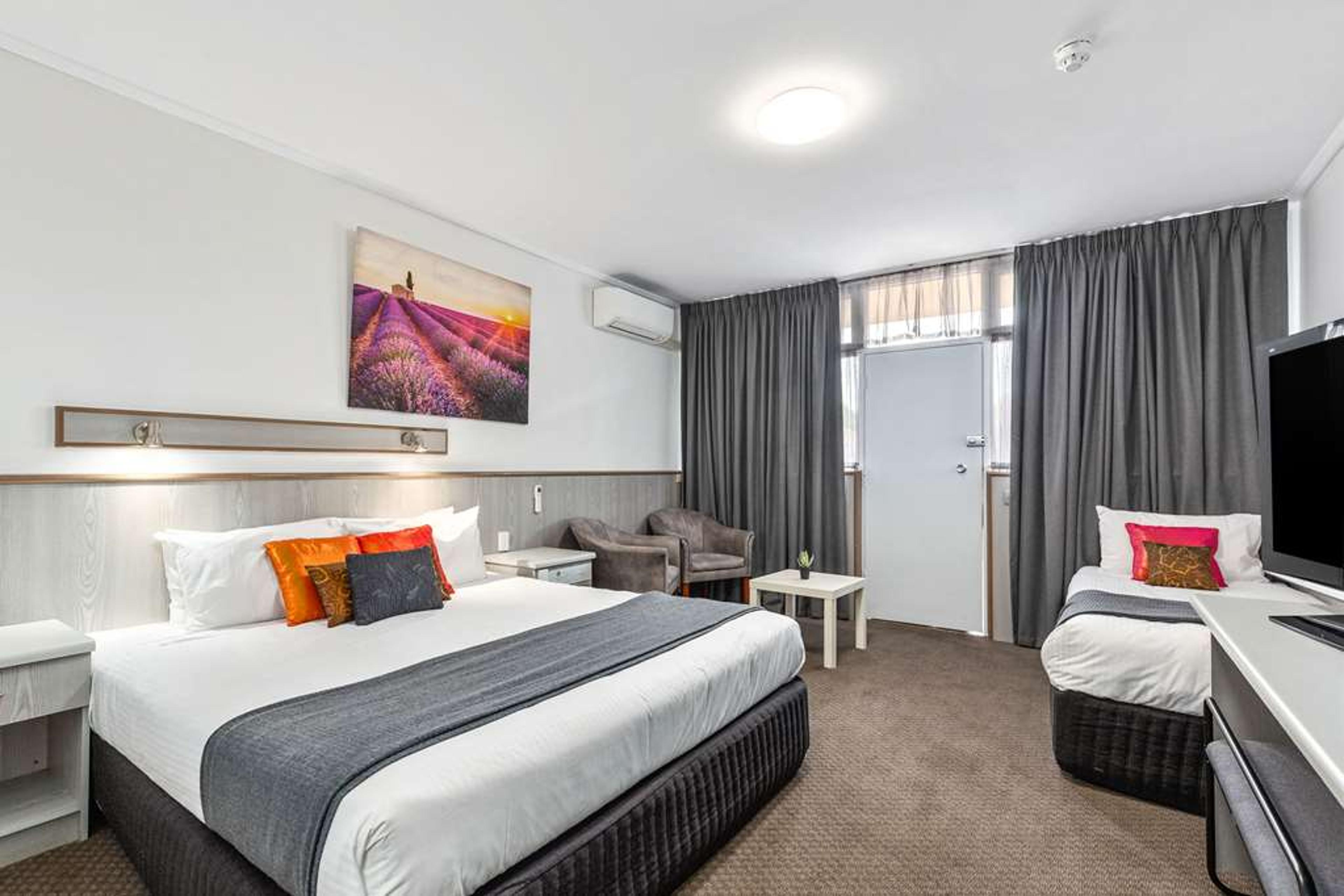 COMFORT INN GLENELG