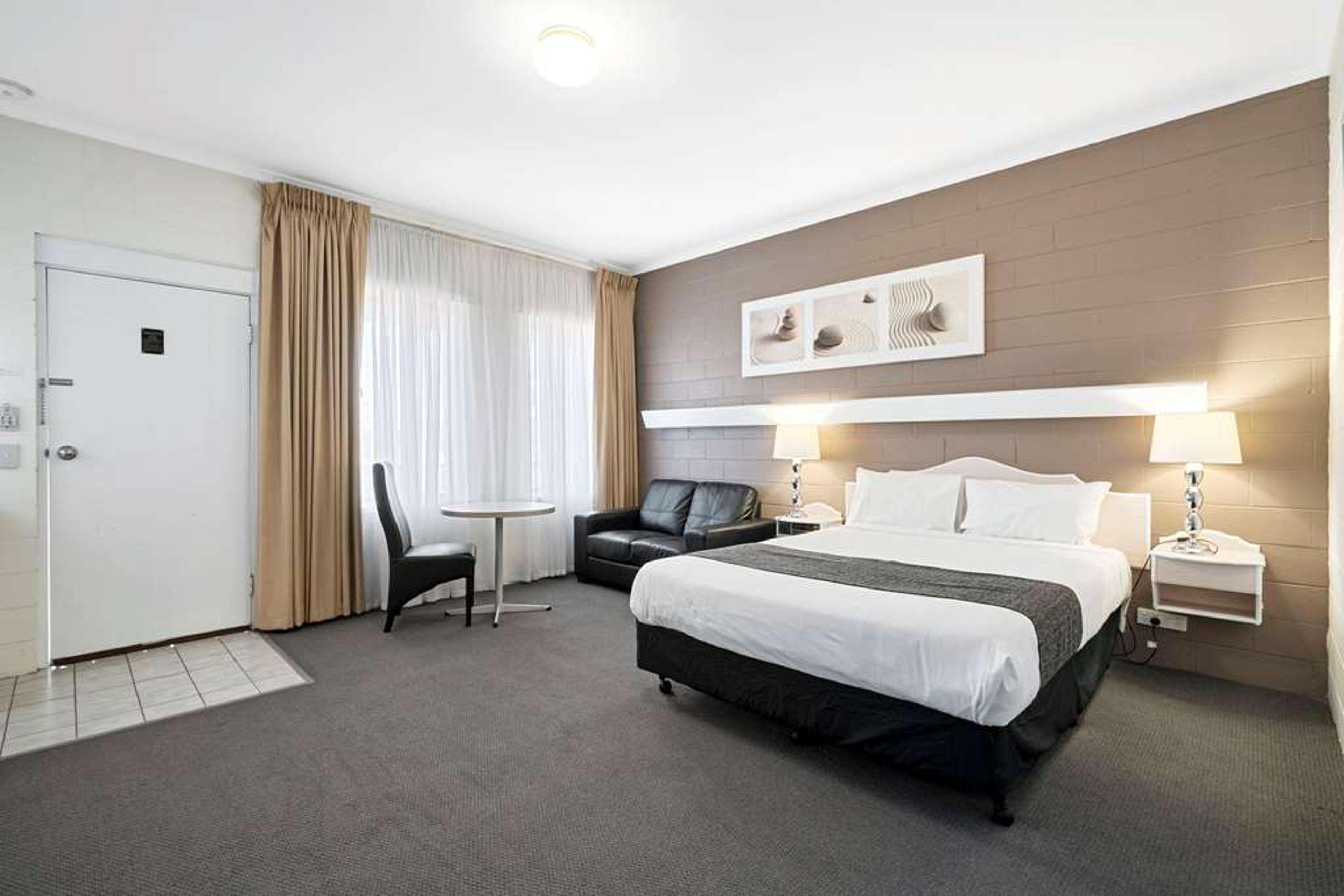 COMFORT INN AND SUITES KING AVENUE