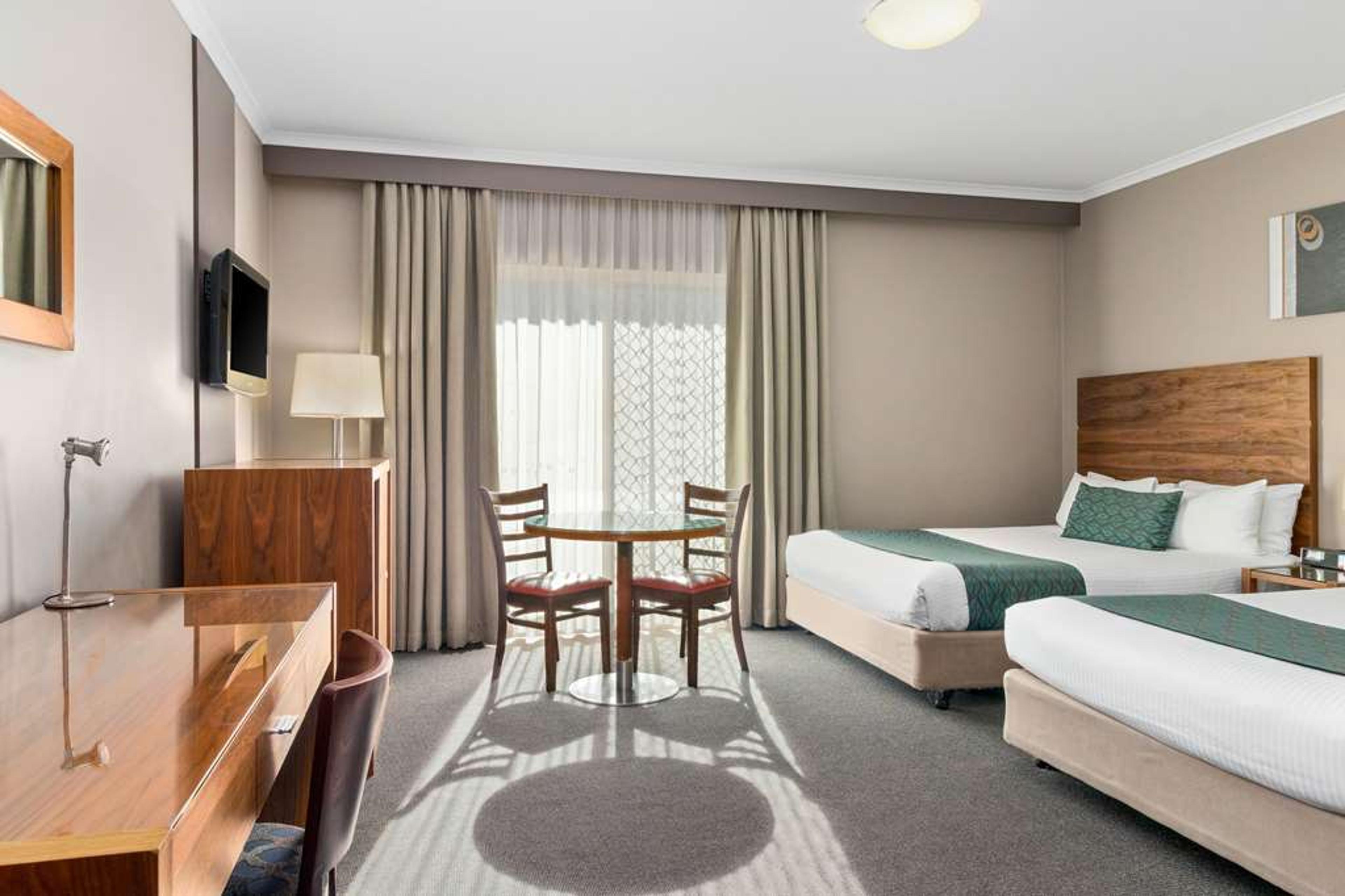 QUALITY HOTEL DICKSON