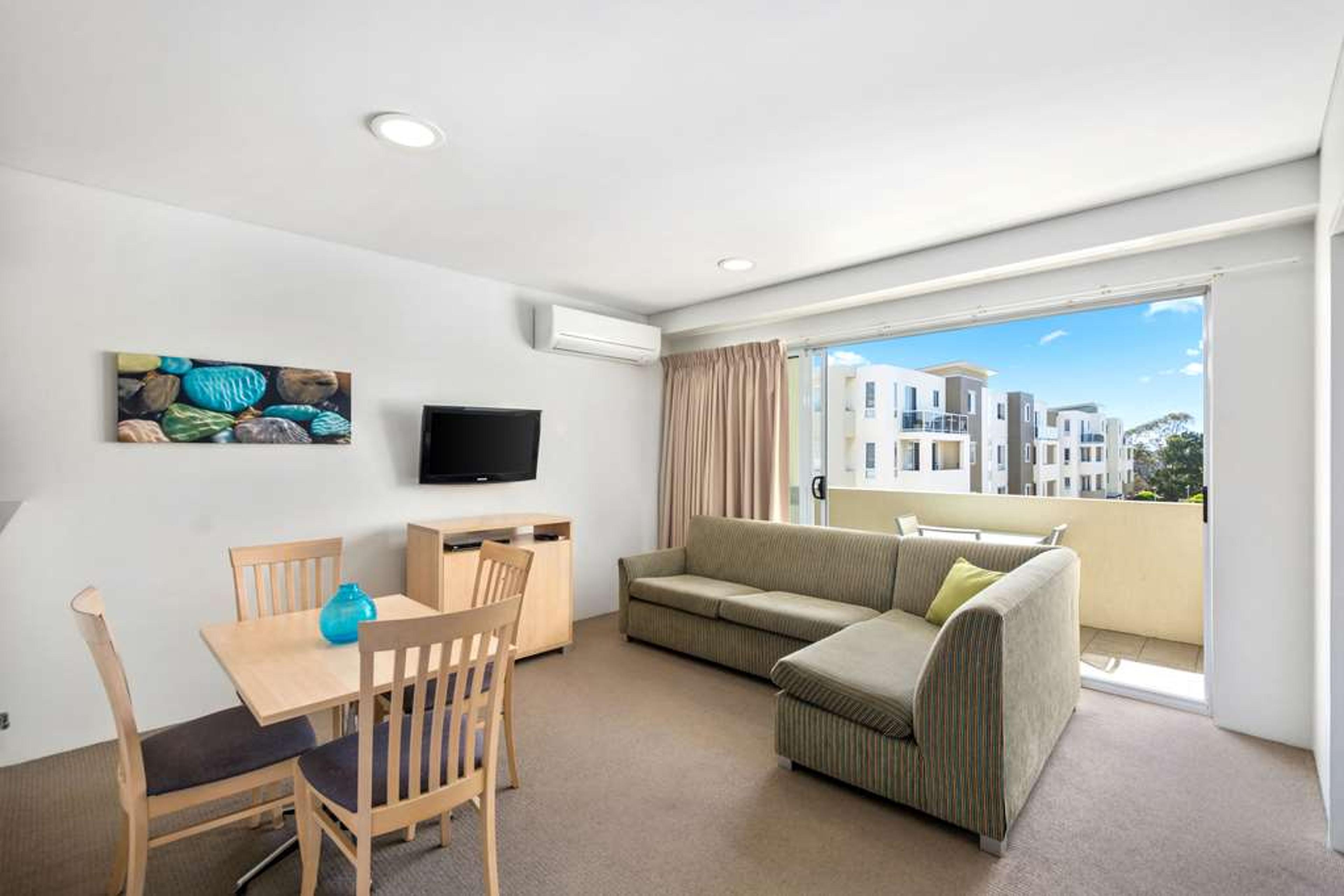 QUALITY SUITES PIONEER SANDS
