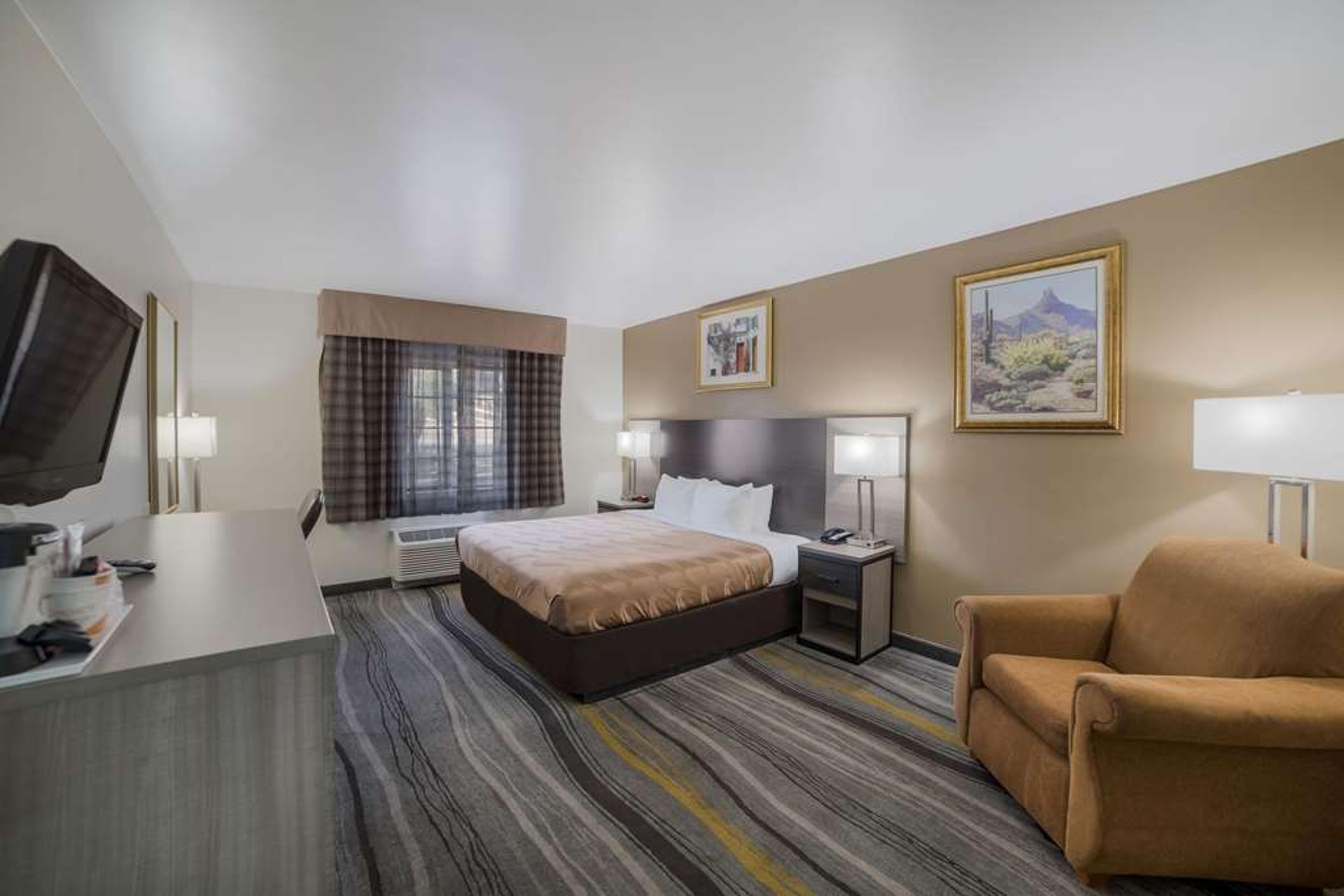 QUALITY INN AND SUITES GOODYEAR - P