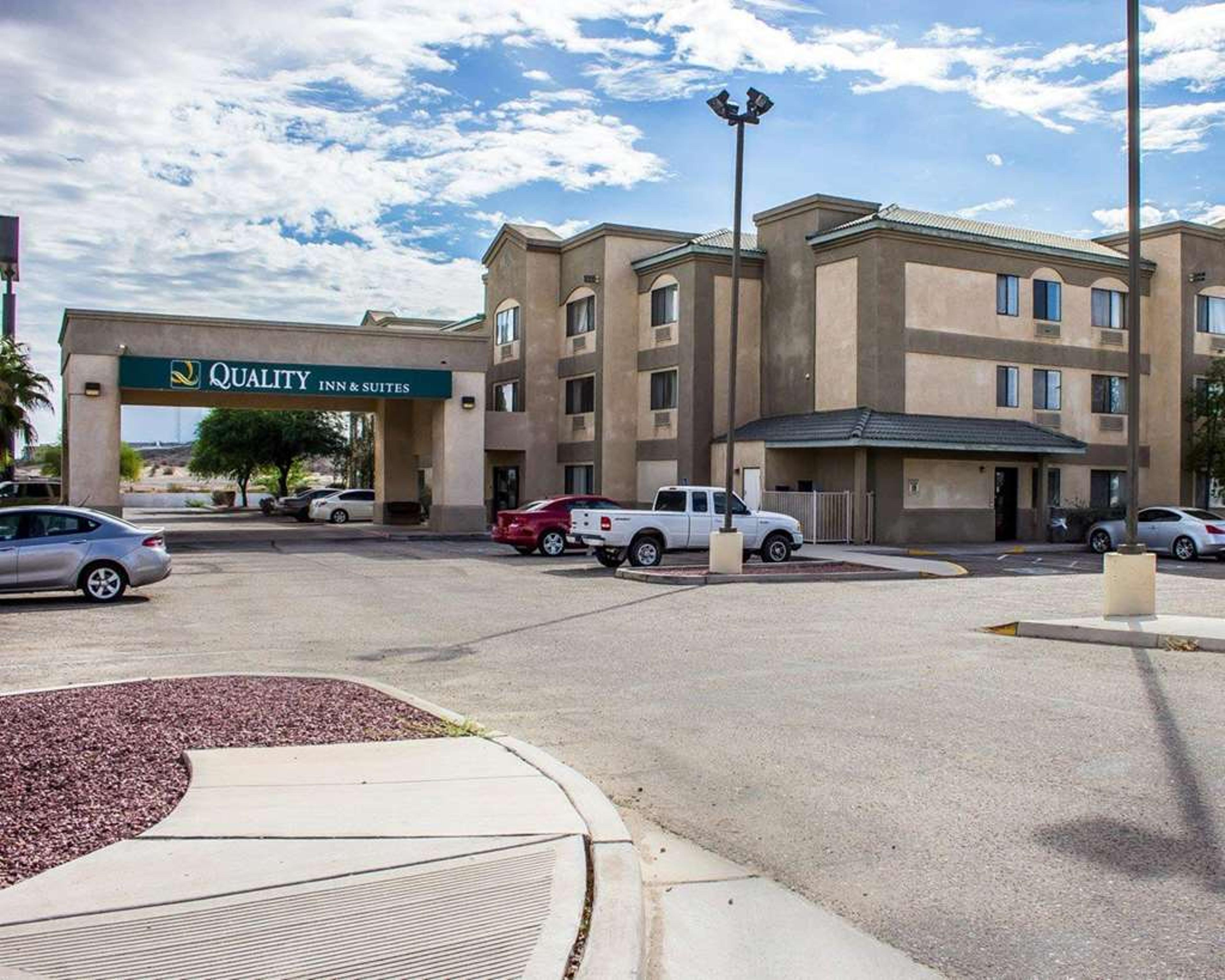 QUALITY INN AND SUITES YUMA