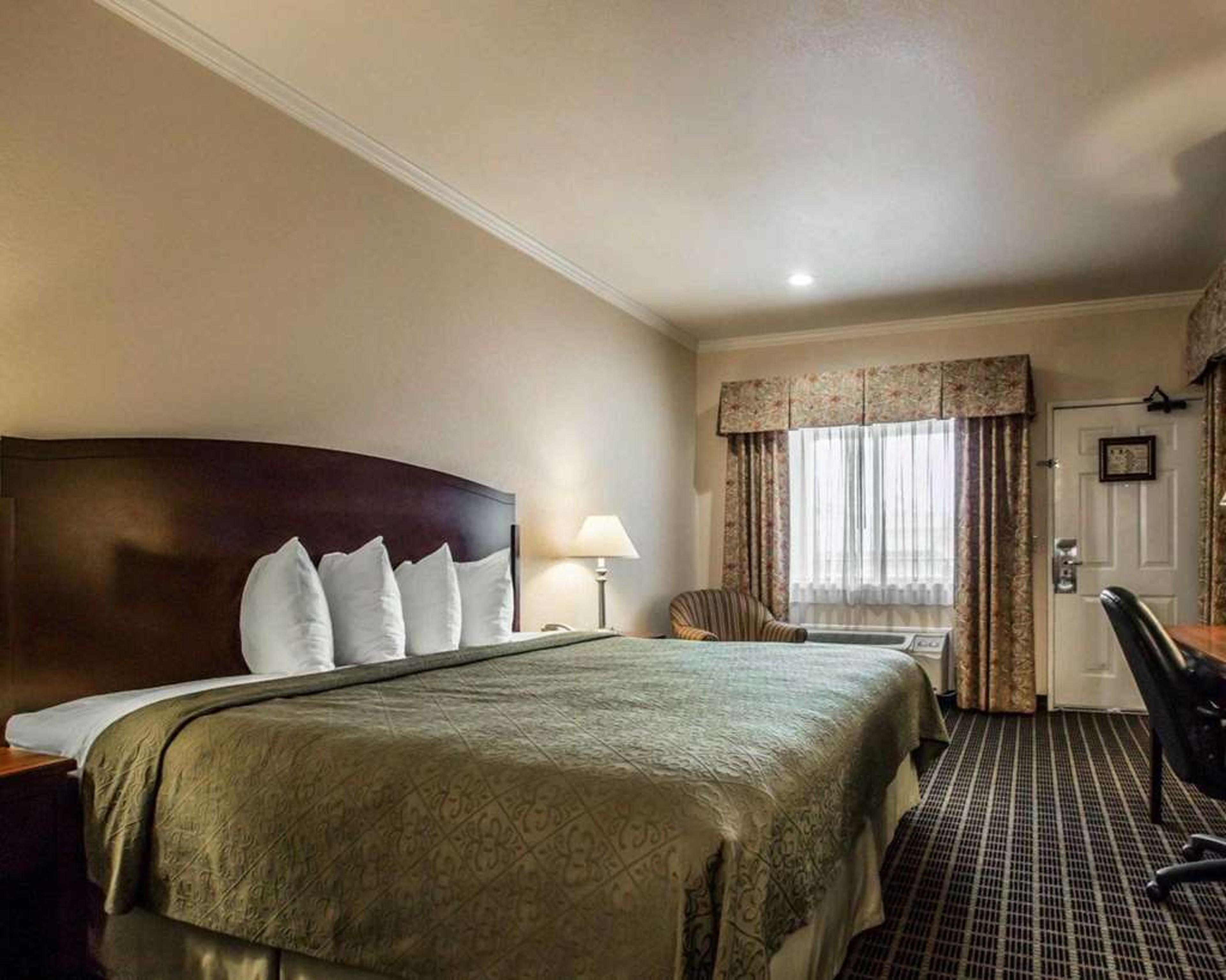 QUALITY INN TEMECULA VALLEY WINE CO