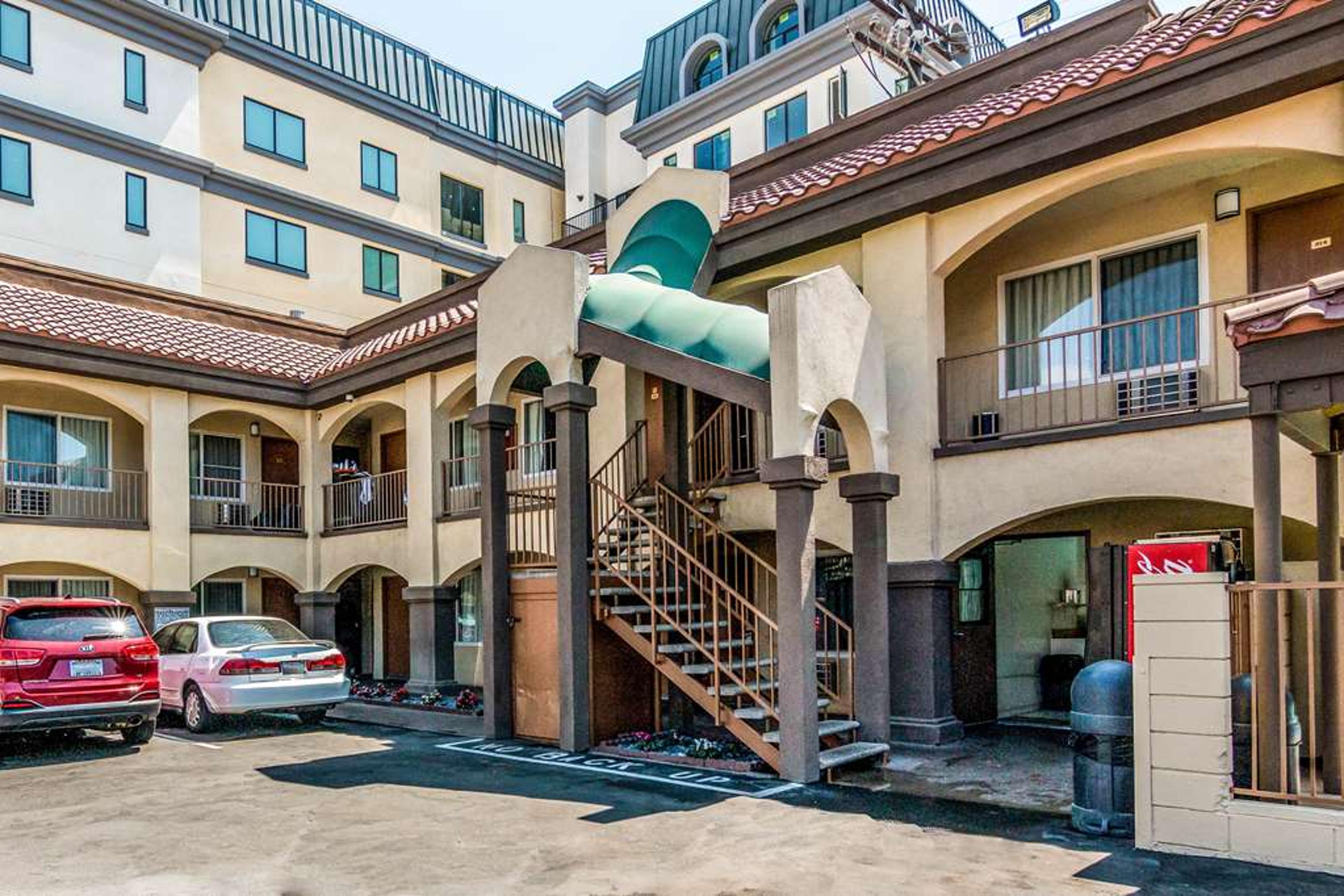 RODEWAY INN REGALODGE