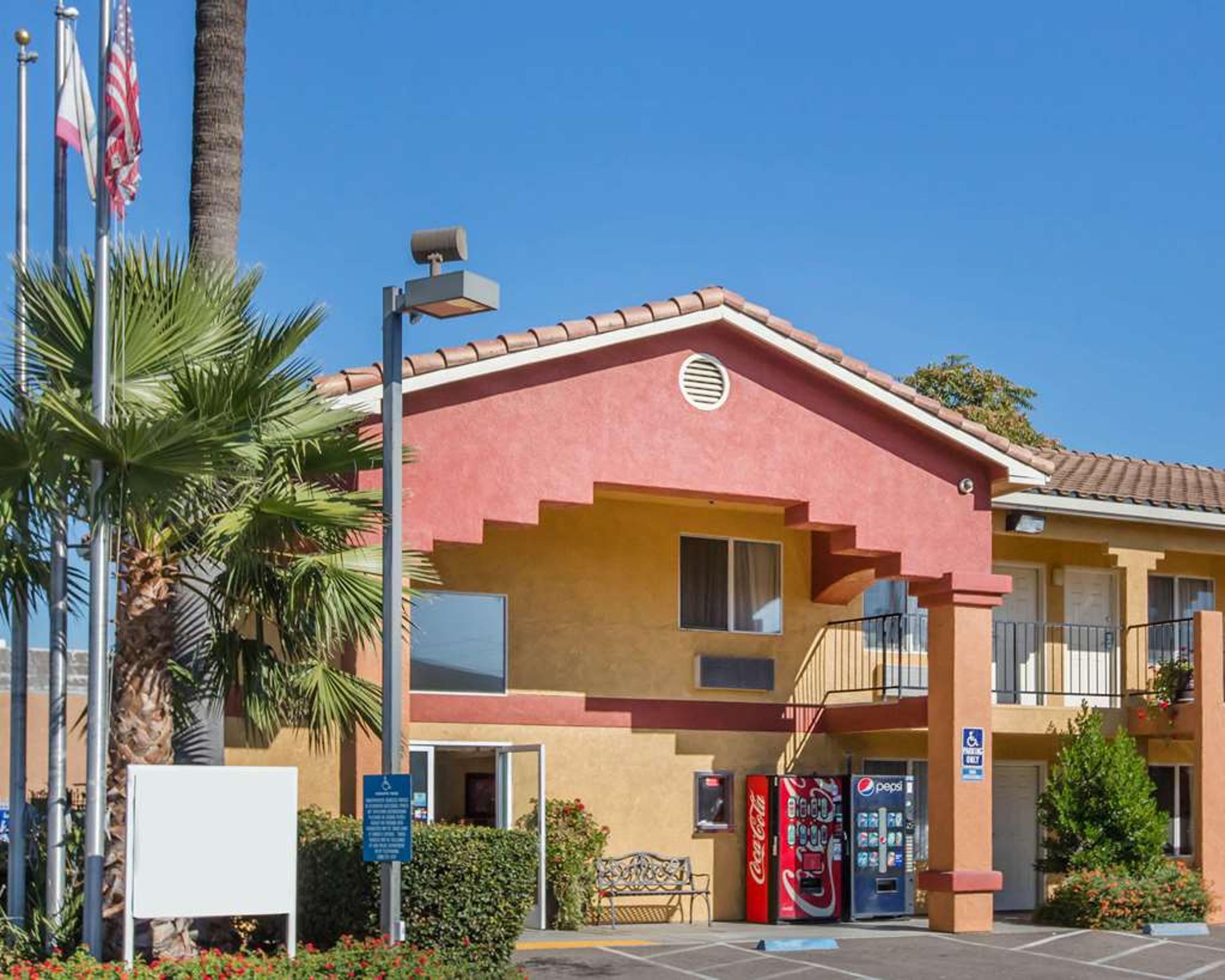 ECONO LODGE INN SUITES LODI - WINE
