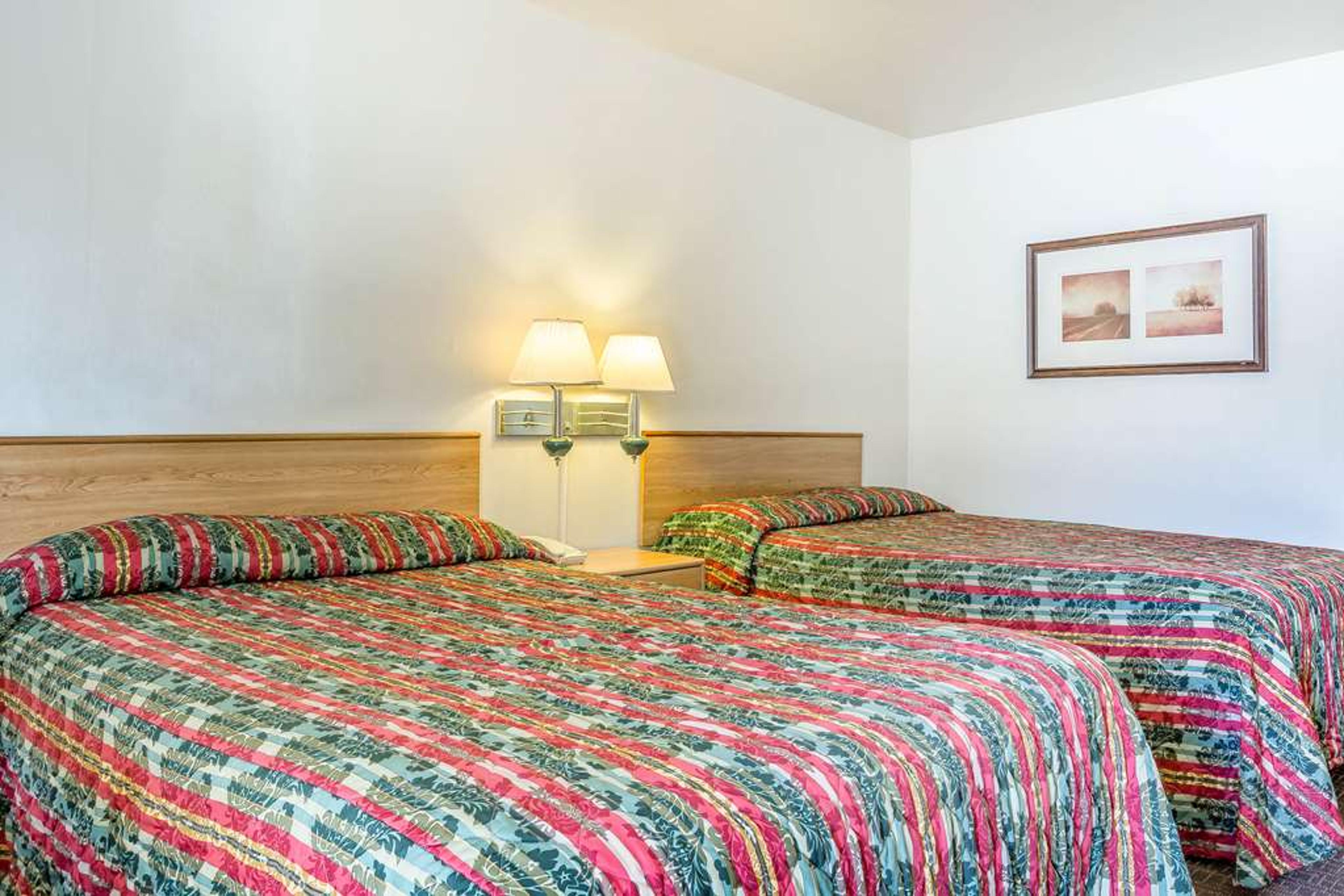 RODEWAY INN MAGIC MOUNTAIN AREA