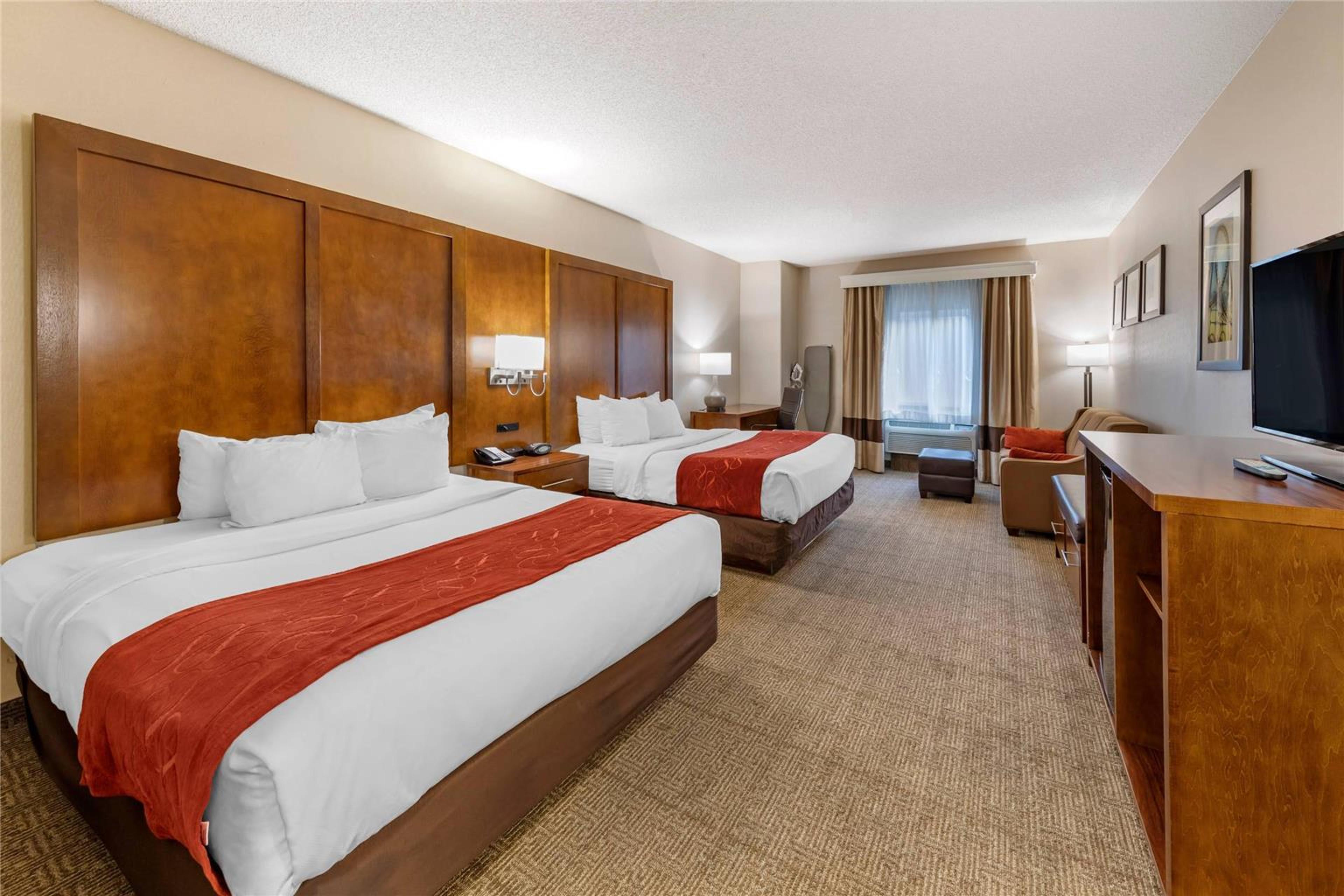 COMFORT SUITES NEAR SIX FLAGS MAGIC