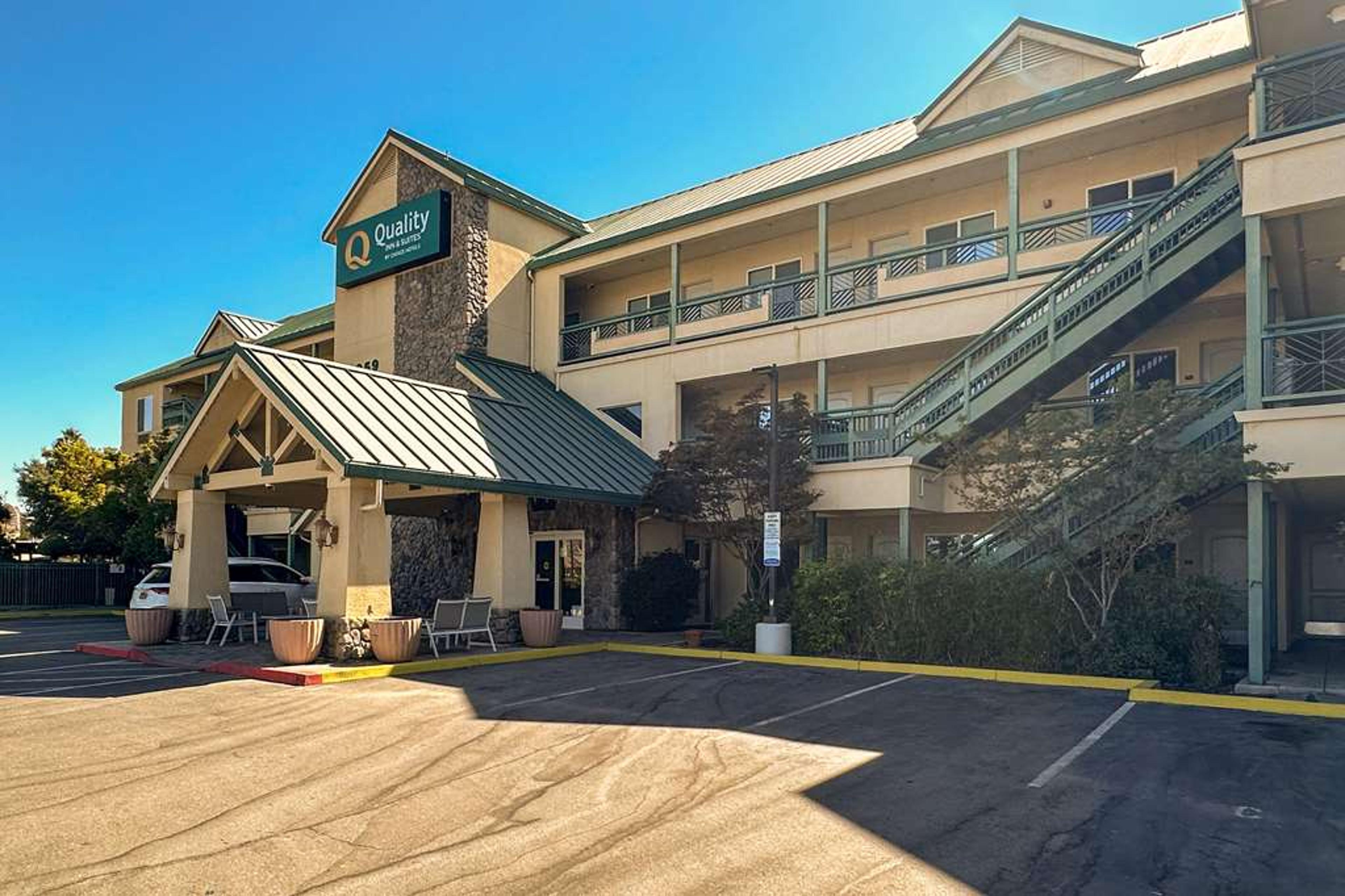 QUALITY INN AND SUITES LIVERMORE WI