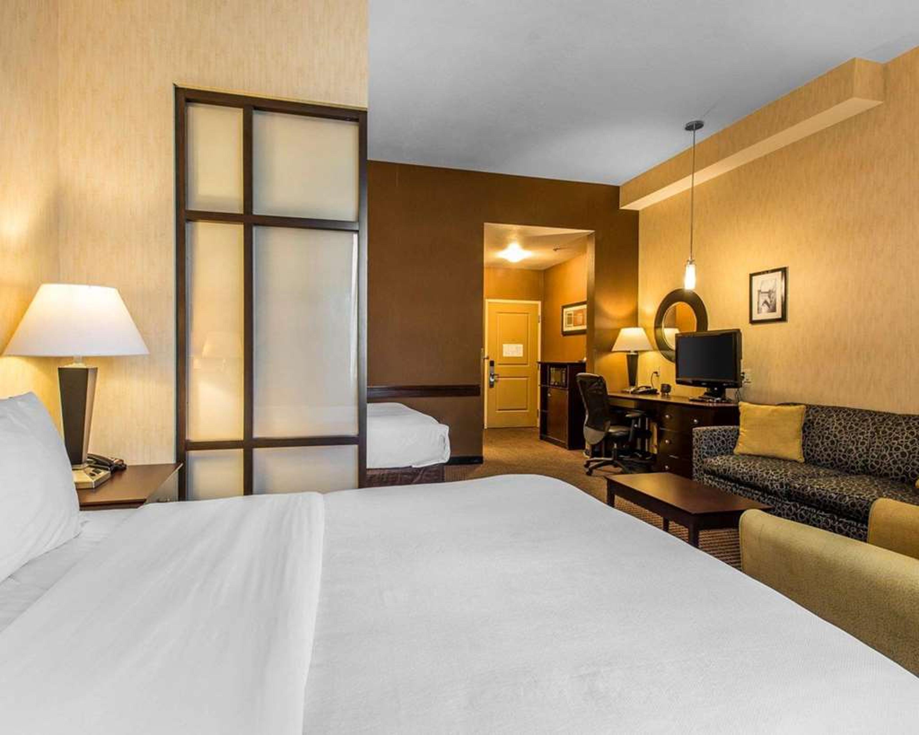 COMFORT SUITES NEAR CITY OF INDUSTR