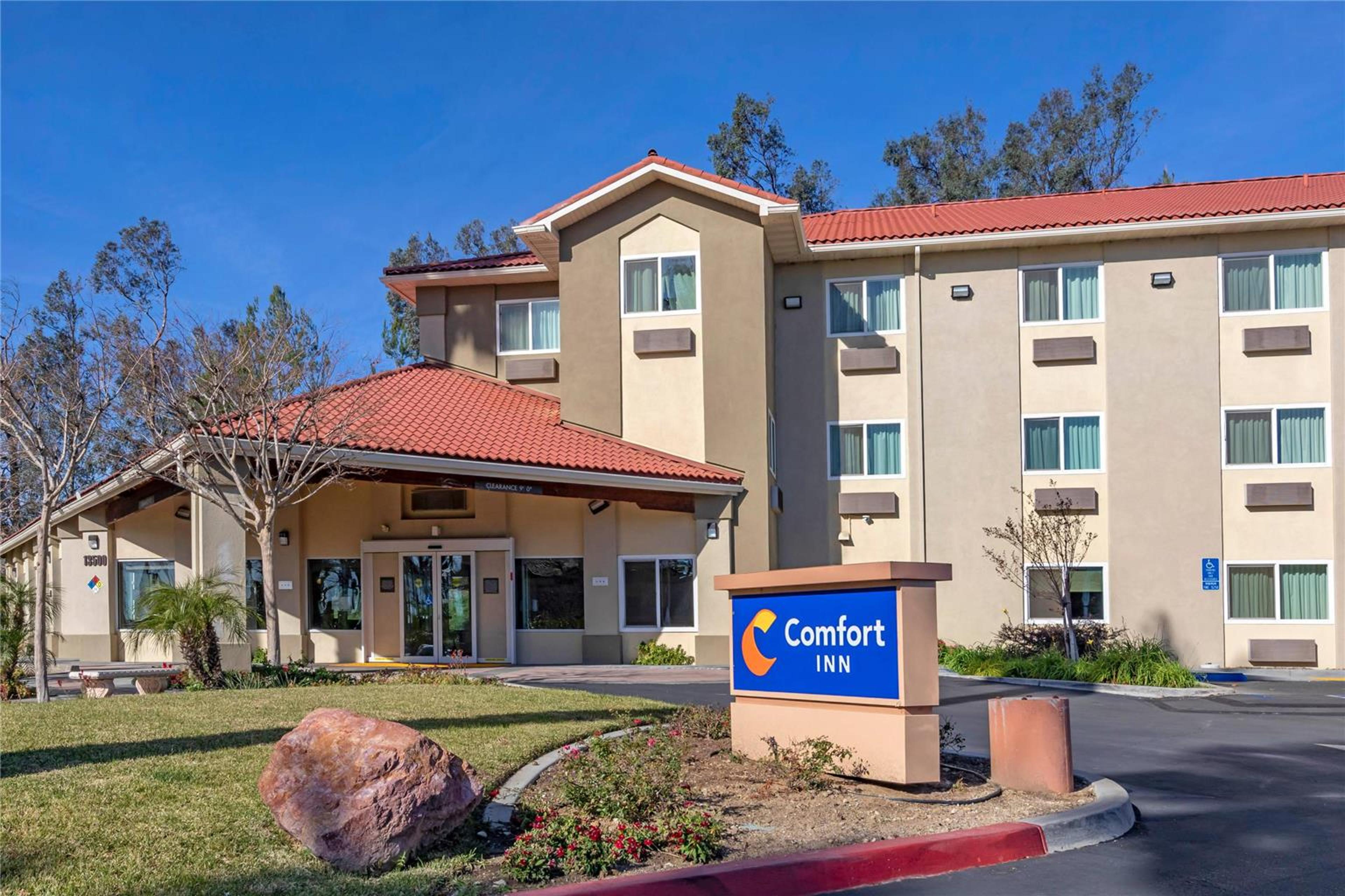 COMFORT INN FONTANA