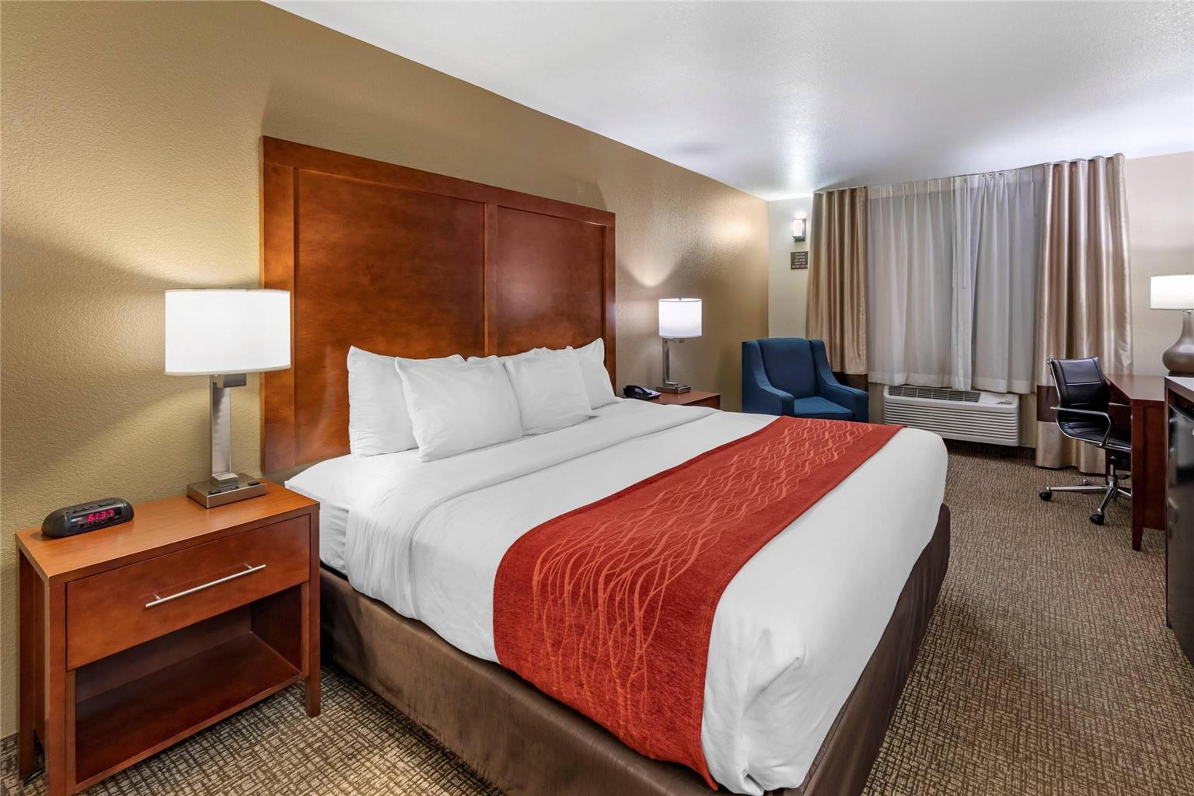 COMFORT INN FONTANA