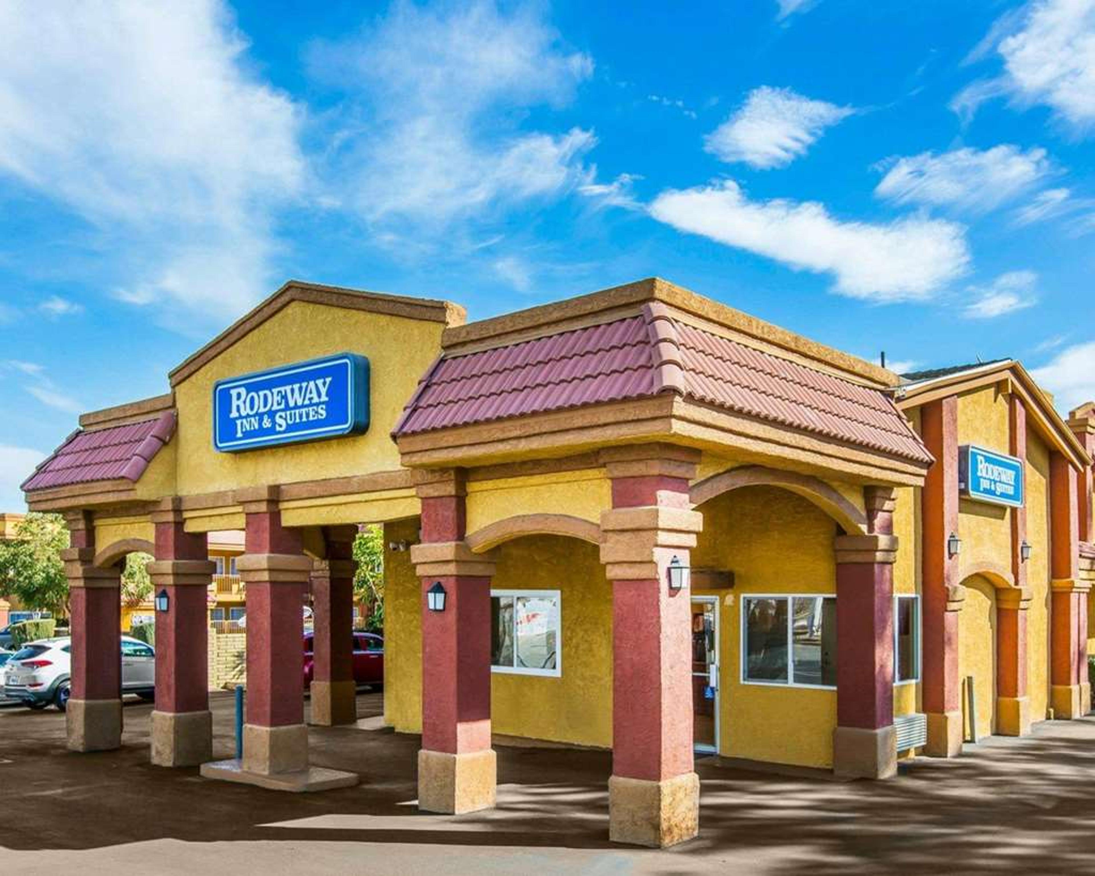 RODEWAY INN AND SUITES CORONA