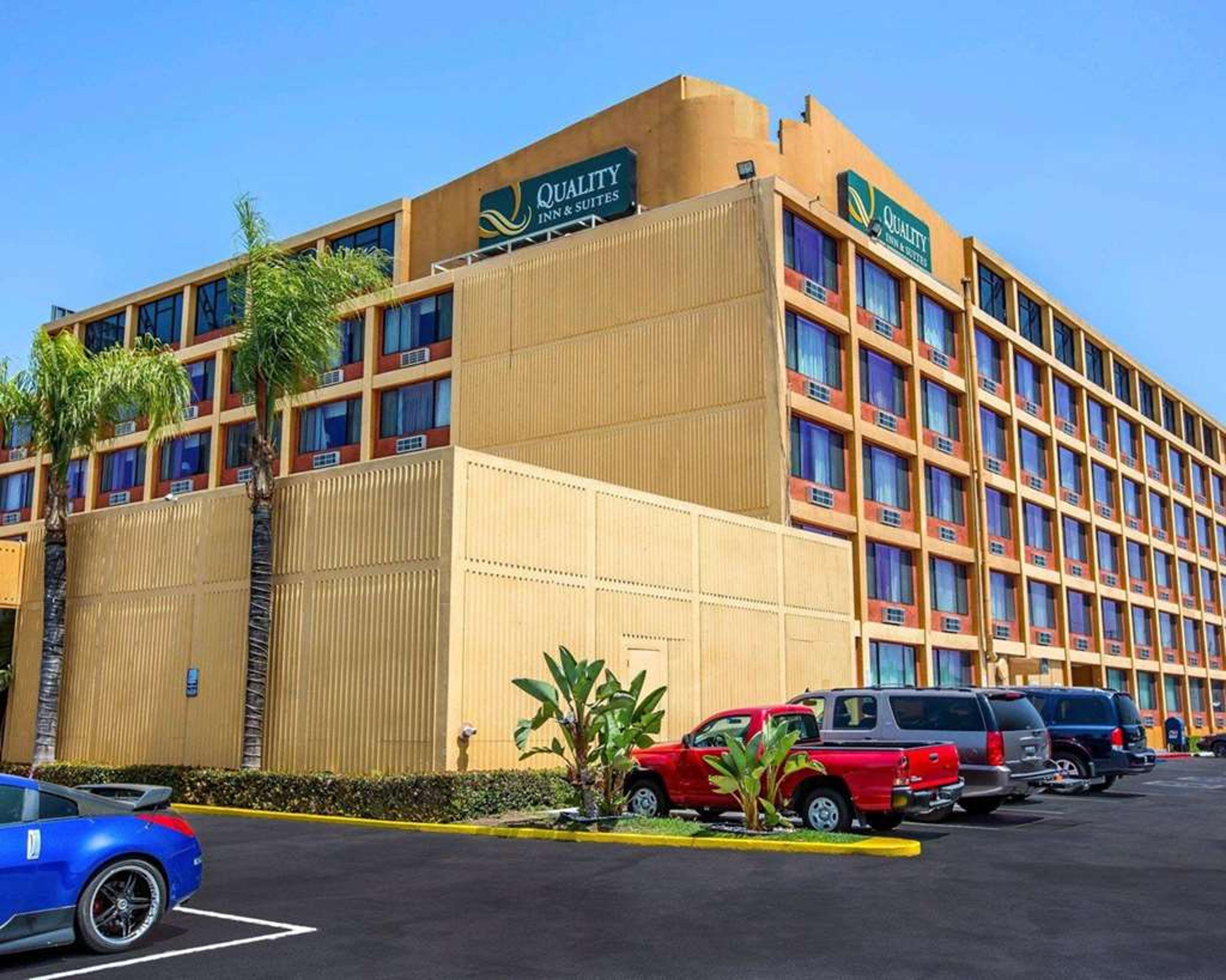 QUALITY INN AND SUITES MONTEBELLO -
