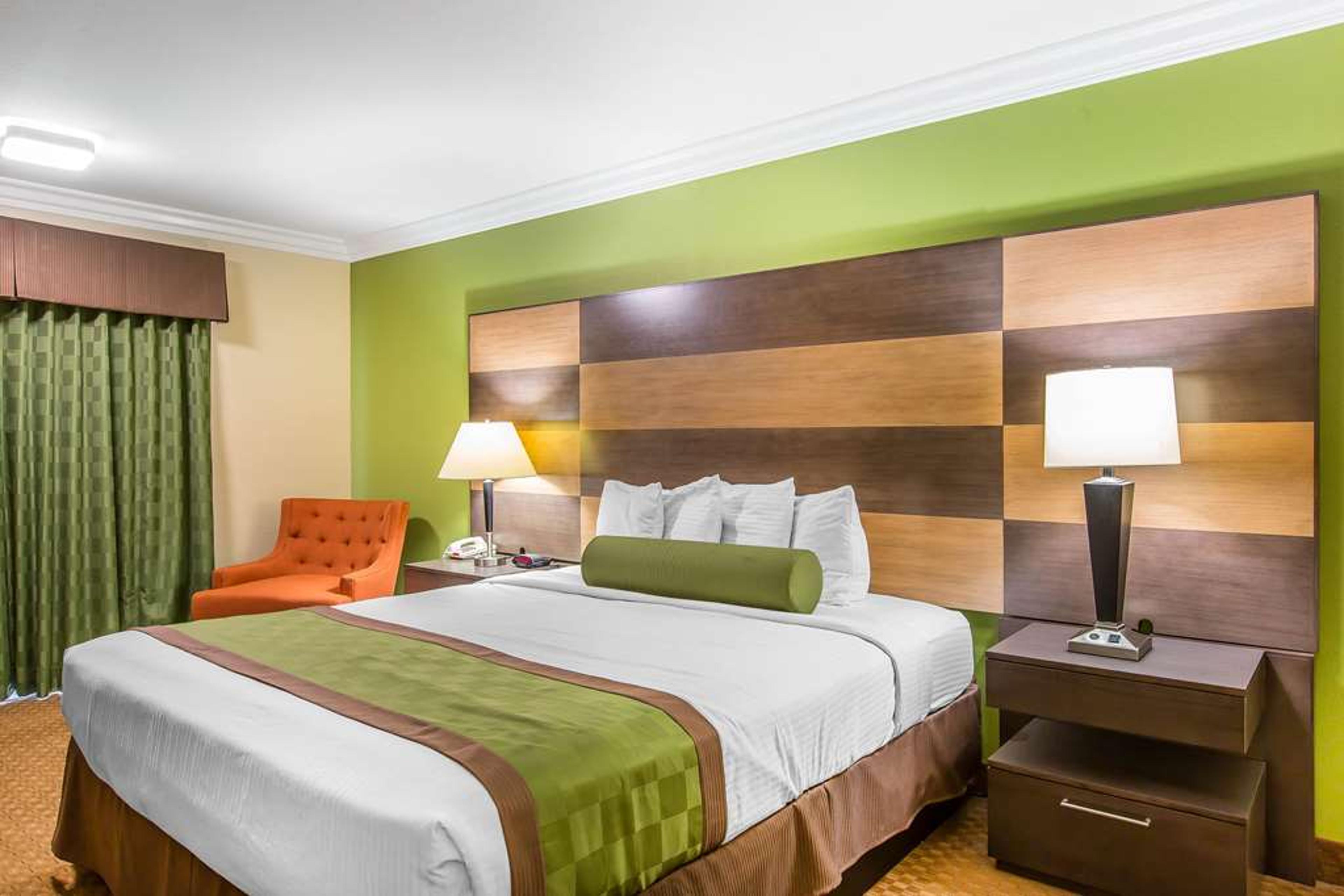 RODEWAY INN AND SUITES CANYON LAKE-