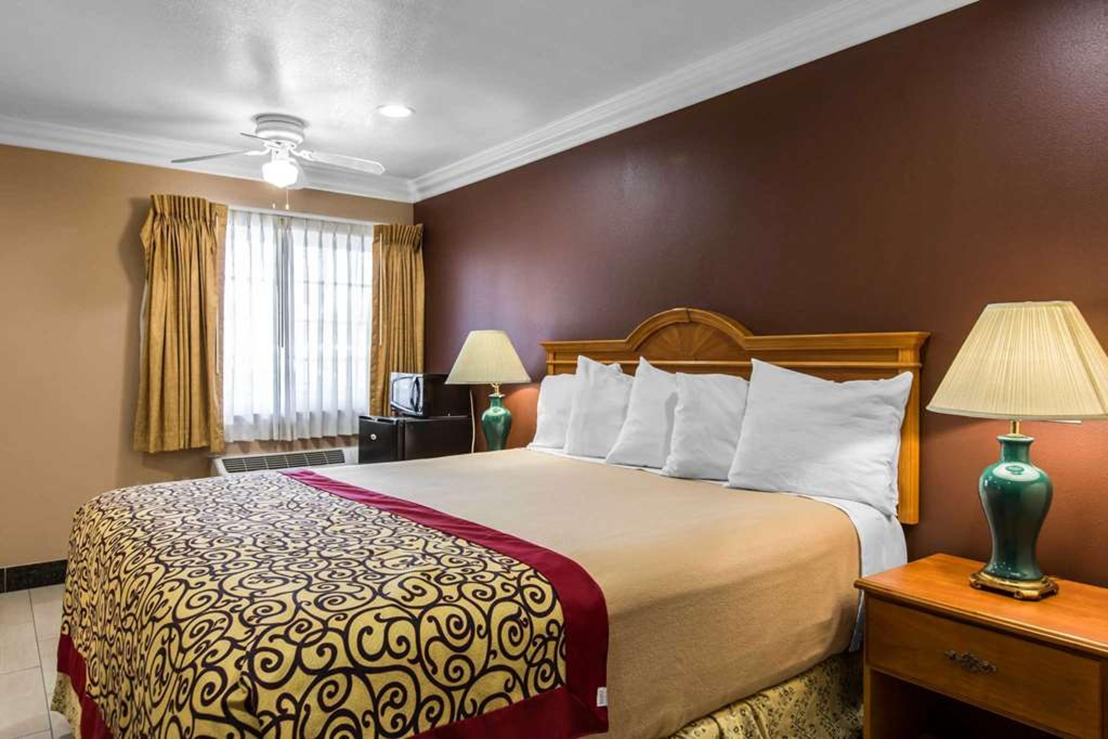 RODEWAY INN