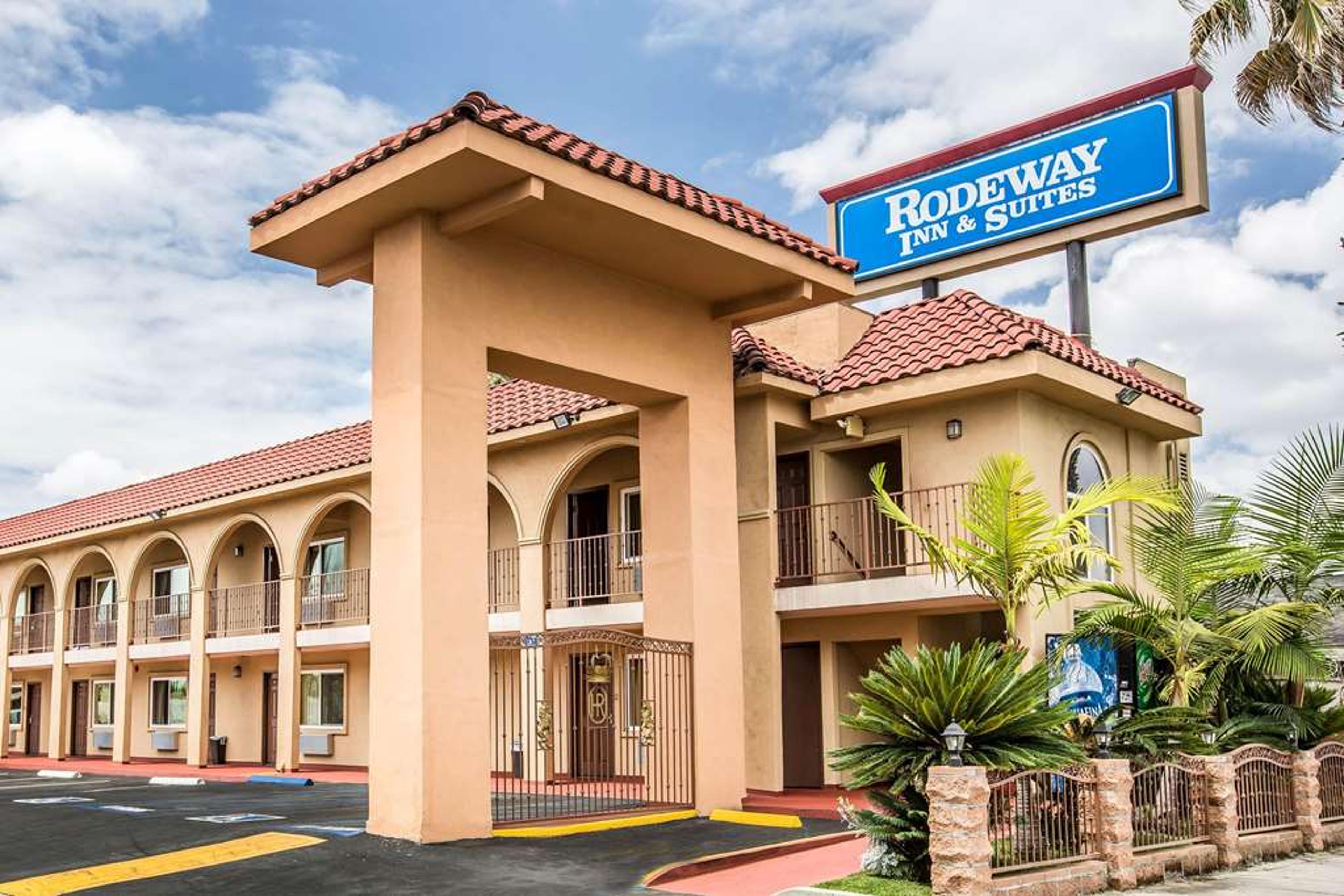 RODEWAY INN & SUITES