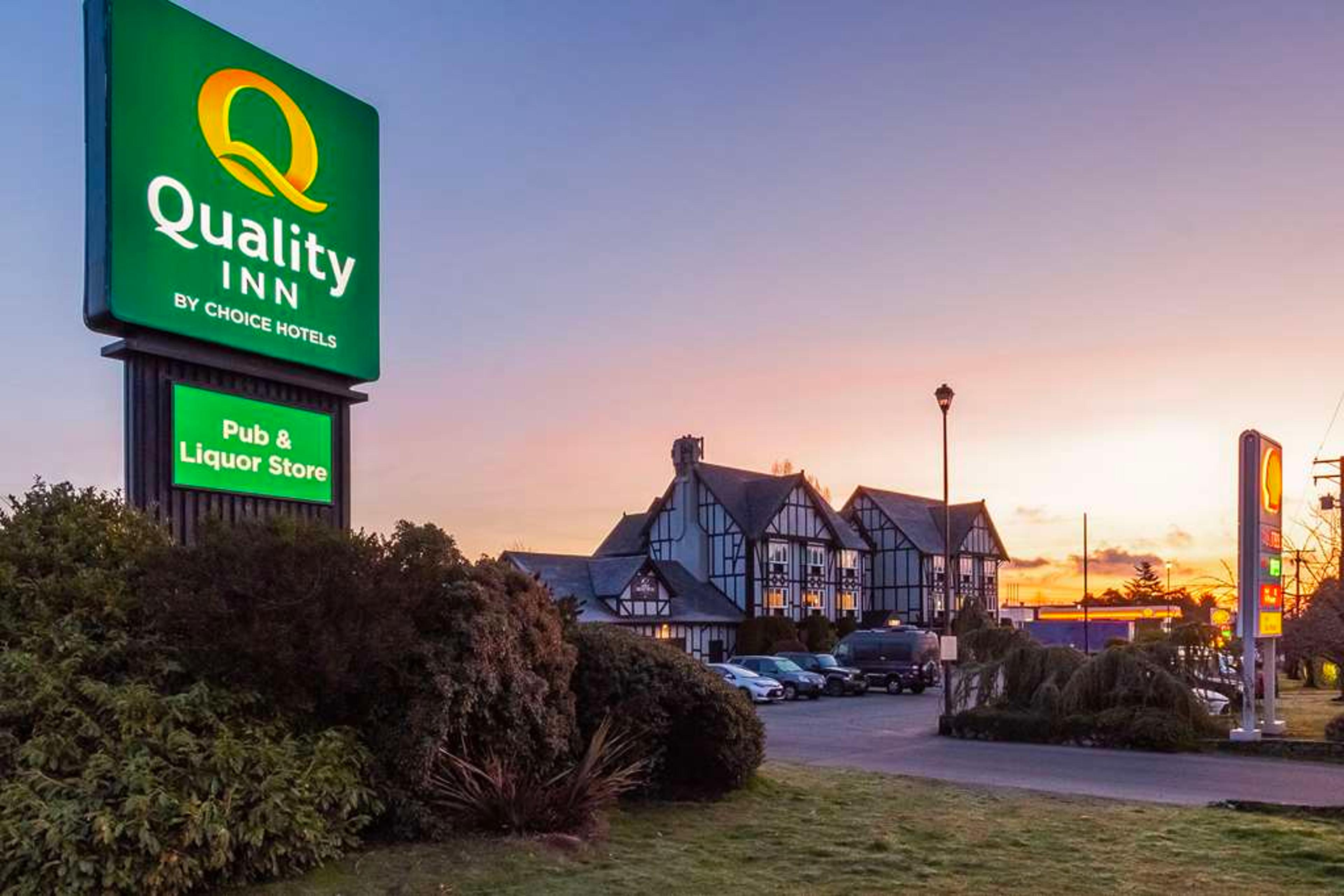 QUALITY INN WADDLING DOG
